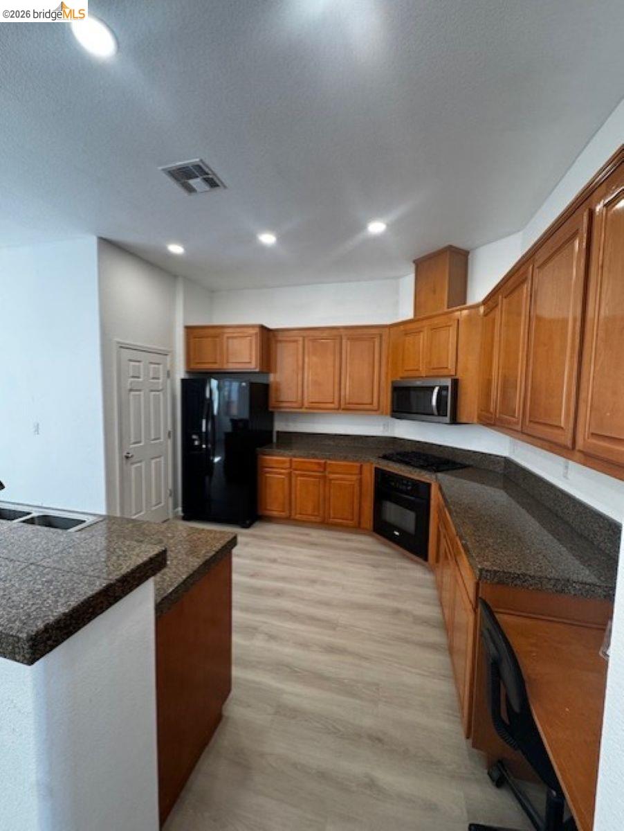 Detail Gallery Image 5 of 29 For 2638 Breaker Way, Stockton,  CA 95209 - 4 Beds | 2 Baths