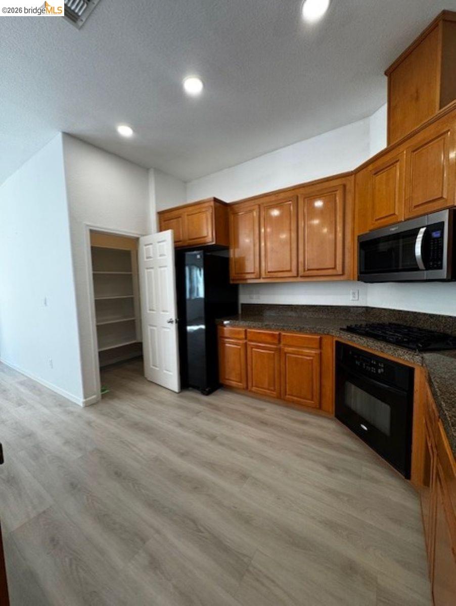 Detail Gallery Image 8 of 29 For 2638 Breaker Way, Stockton,  CA 95209 - 4 Beds | 2 Baths