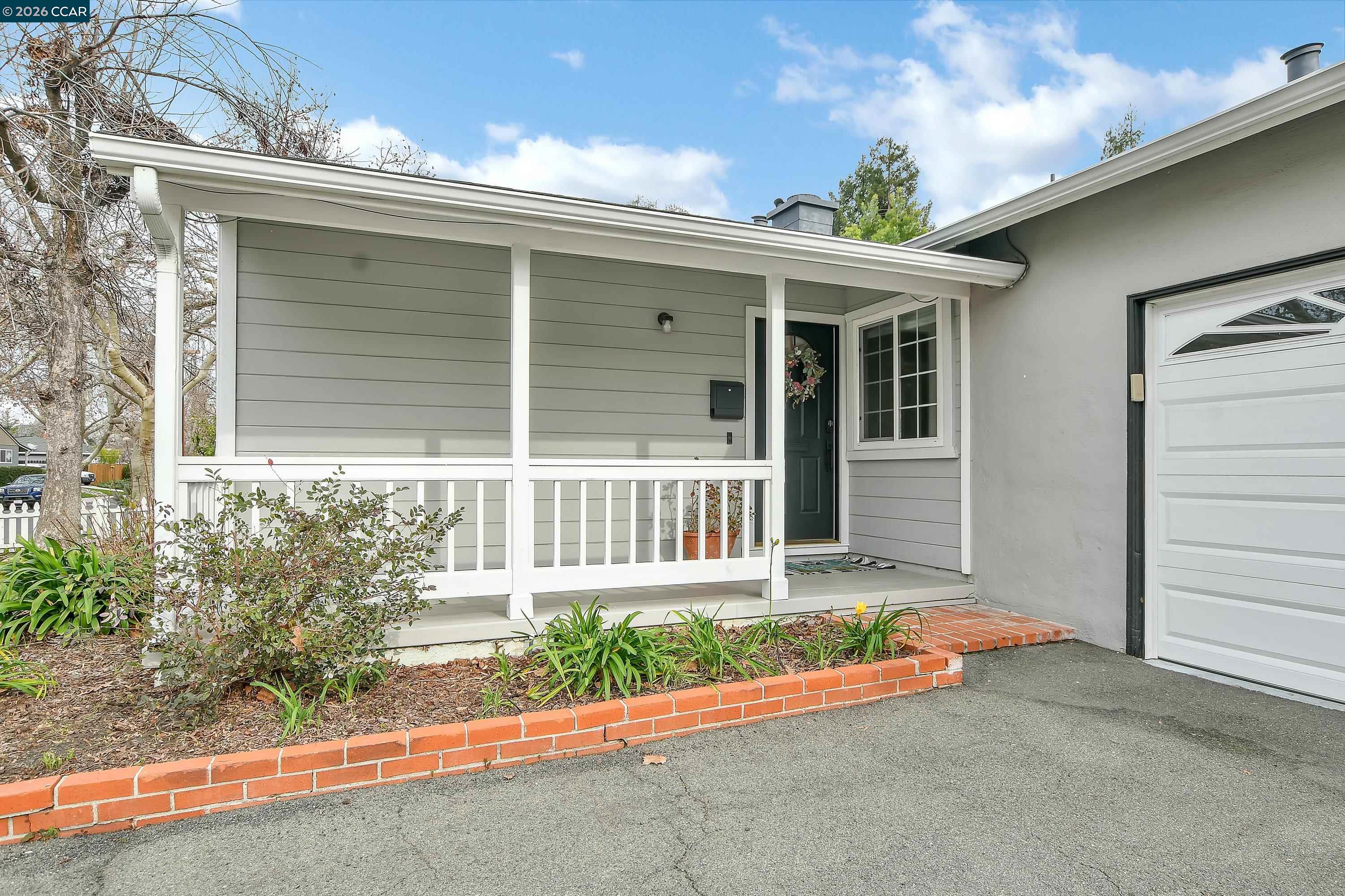 Detail Gallery Image 4 of 31 For 3818 Village Rd, Concord,  CA 94519 - 3 Beds | 1 Baths