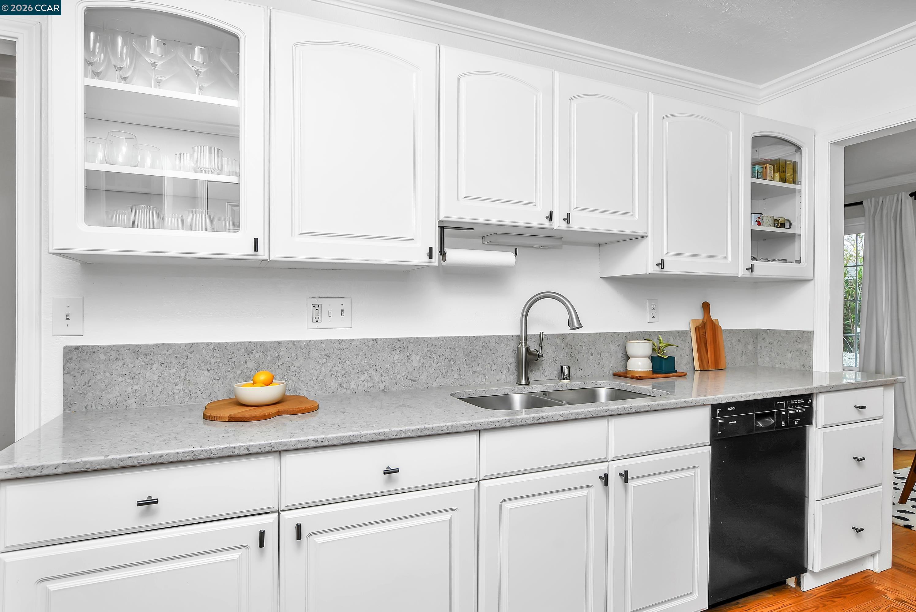 Detail Gallery Image 8 of 31 For 3818 Village Rd, Concord,  CA 94519 - 3 Beds | 1 Baths