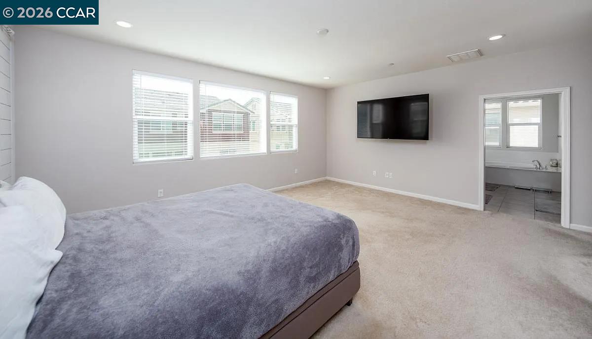 Detail Gallery Image 12 of 25 For 252 Lasata Dr, Tracy,  CA 95377-8441 - 4 Beds | 2/1 Baths