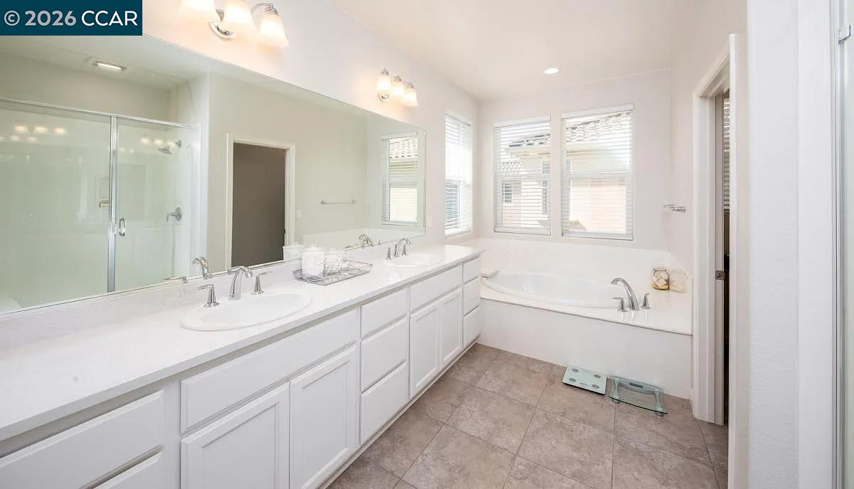 Detail Gallery Image 13 of 25 For 252 Lasata Dr, Tracy,  CA 95377-8441 - 4 Beds | 2/1 Baths