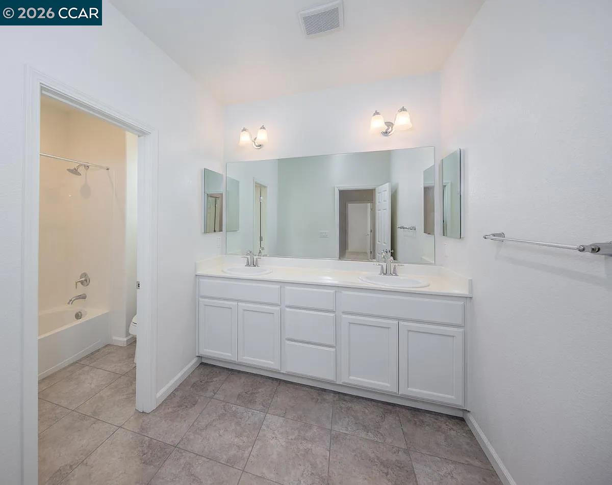 Detail Gallery Image 15 of 25 For 252 Lasata Dr, Tracy,  CA 95377-8441 - 4 Beds | 2/1 Baths