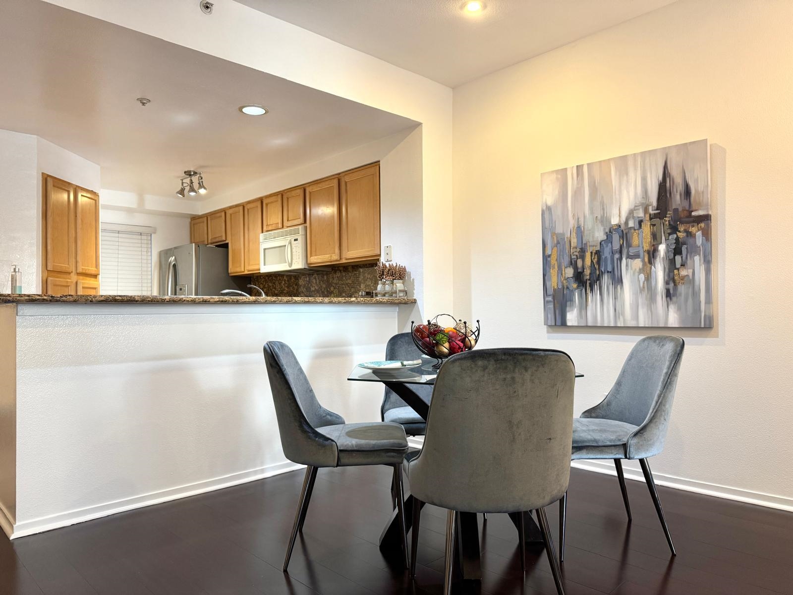 Detail Gallery Image 12 of 36 For 320 Caldecott Ln #127,  Oakland,  CA 94618 - 2 Beds | 2 Baths