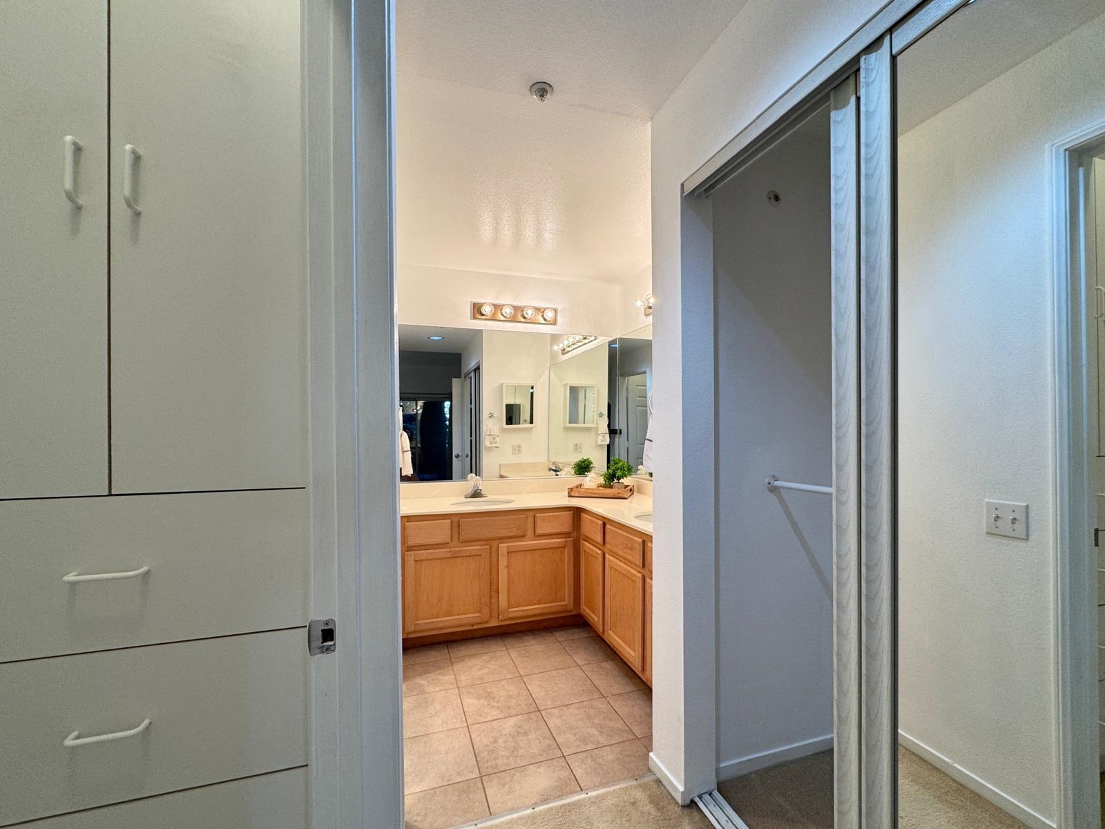 Detail Gallery Image 20 of 36 For 320 Caldecott Ln #127,  Oakland,  CA 94618 - 2 Beds | 2 Baths