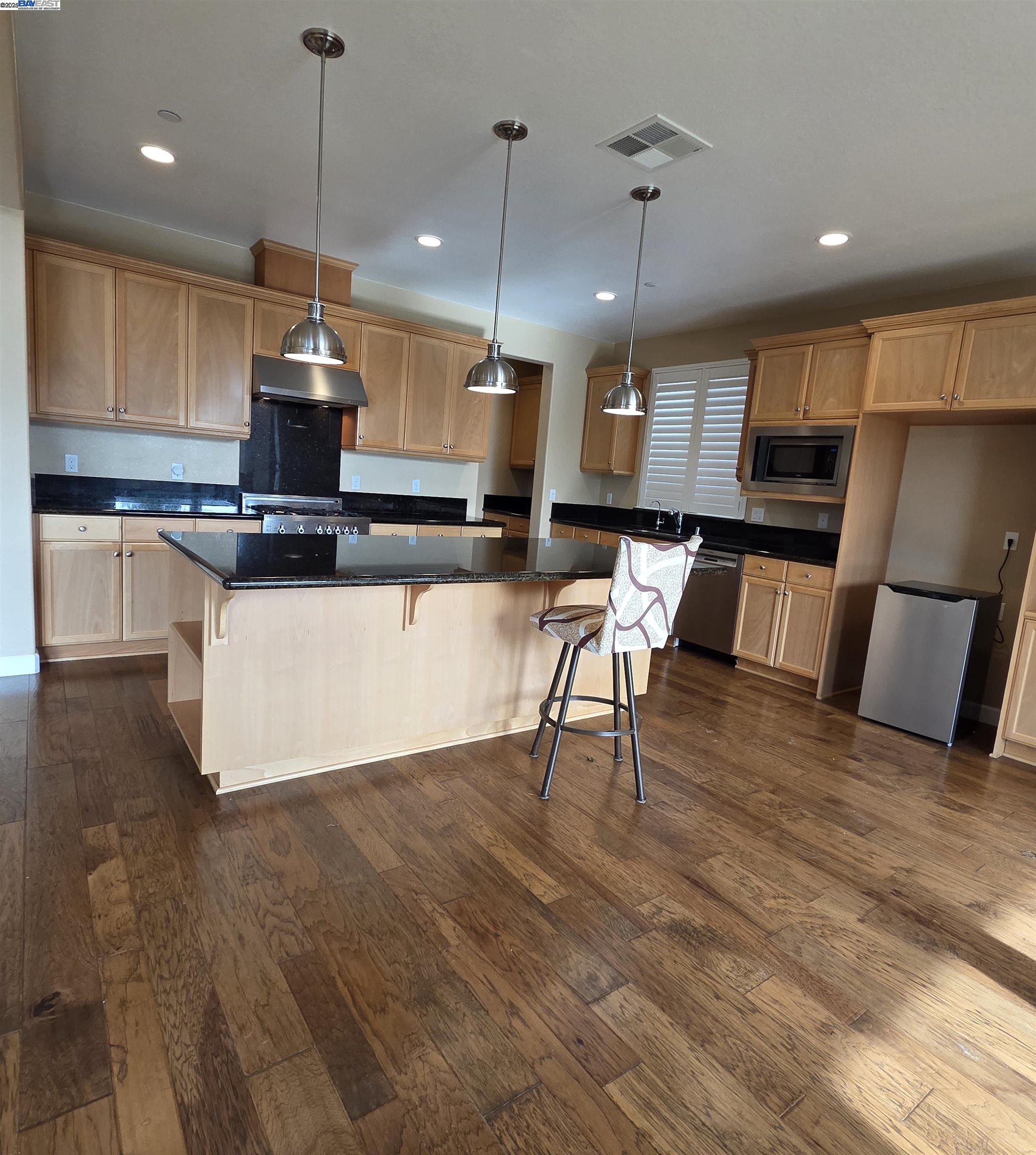 Detail Gallery Image 11 of 51 For 3548 Rapallo Way, Manteca,  CA 95337 - 4 Beds | 3/1 Baths