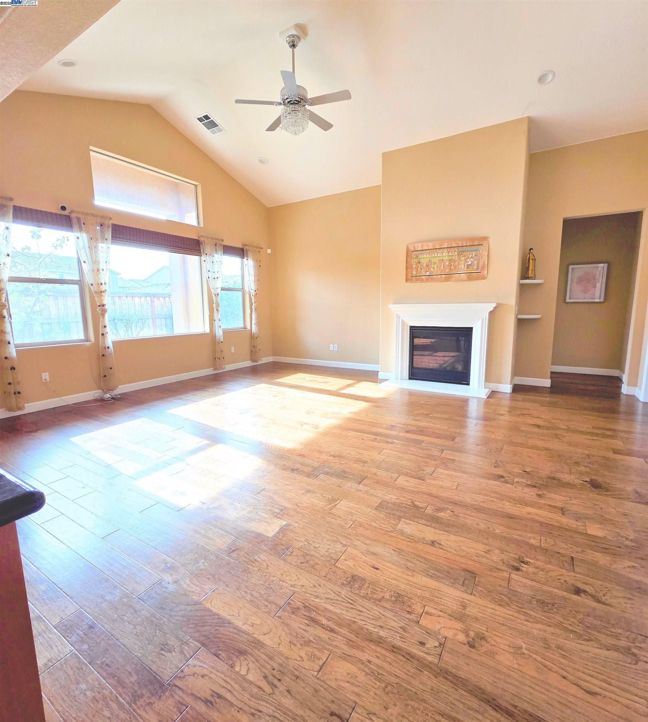 Detail Gallery Image 8 of 51 For 3548 Rapallo Way, Manteca,  CA 95337 - 4 Beds | 3/1 Baths