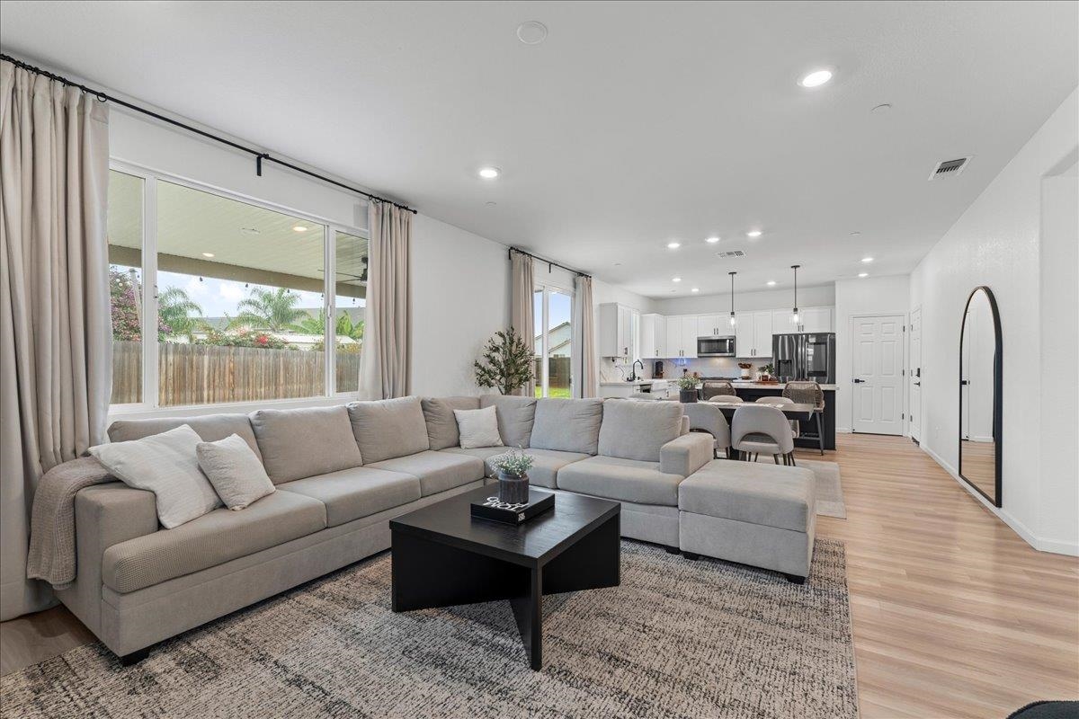 Detail Gallery Image 4 of 51 For 3651 Mcguire Dr, Stockton,  CA 95205 - 4 Beds | 3 Baths