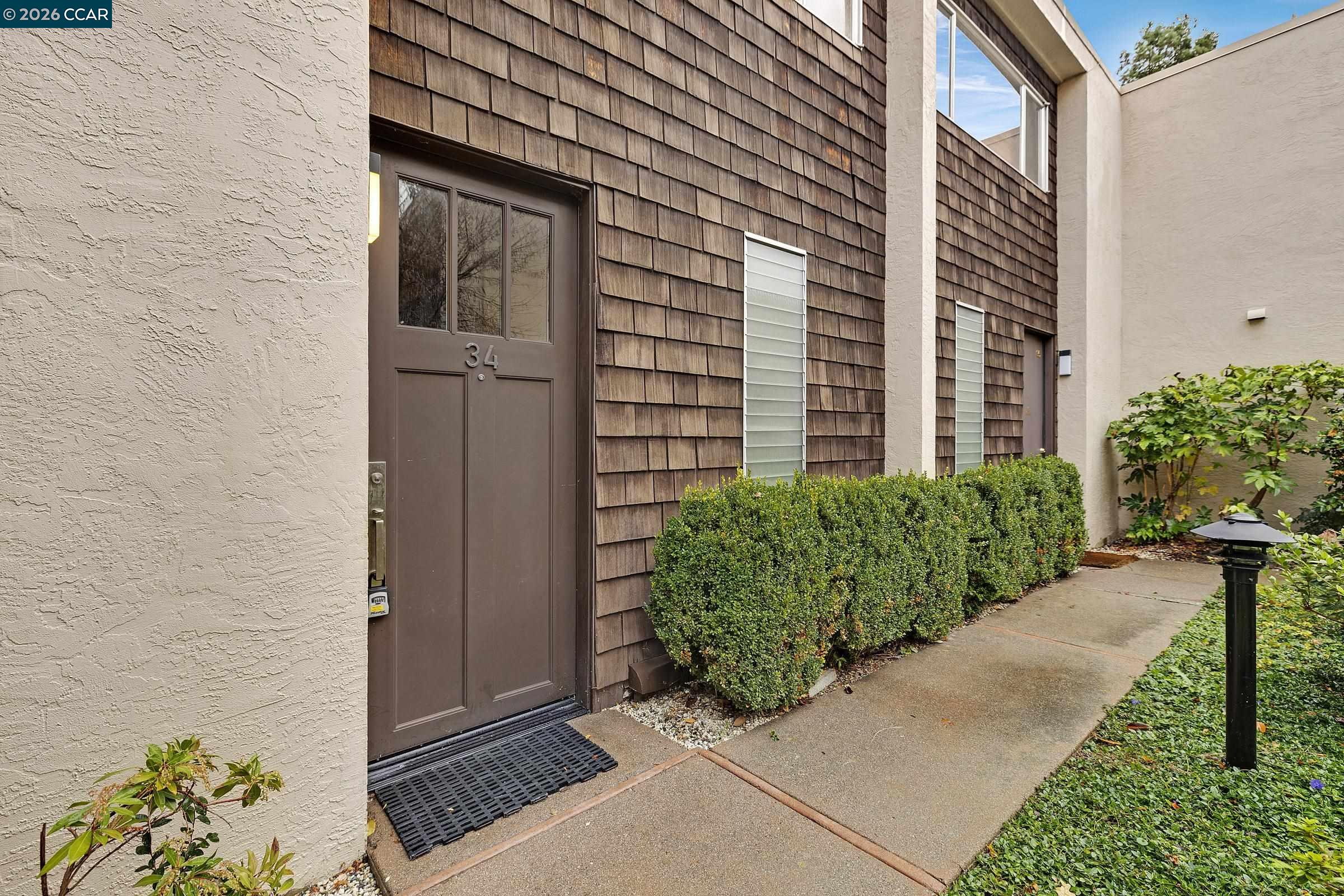 Front Image Thumbnail for CC41120033