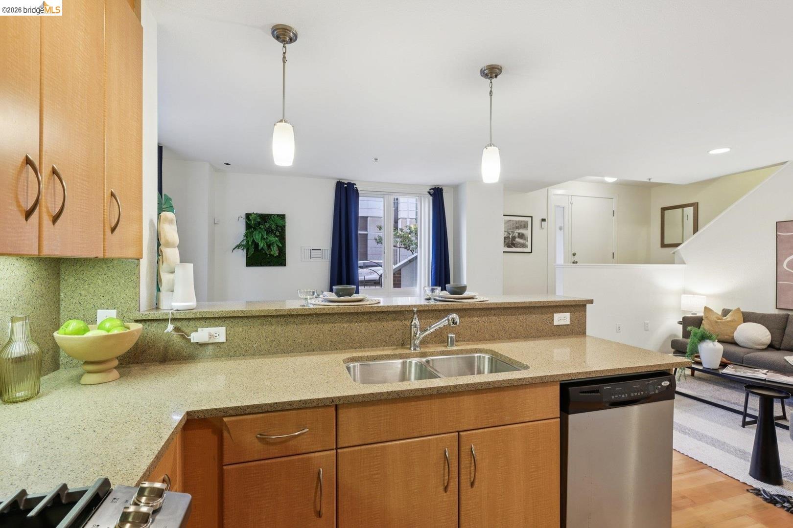 Detail Gallery Image 14 of 32 For 1511 Jefferson St Unit Th11,  Oakland,  CA 94612 - 2 Beds | 2/1 Baths