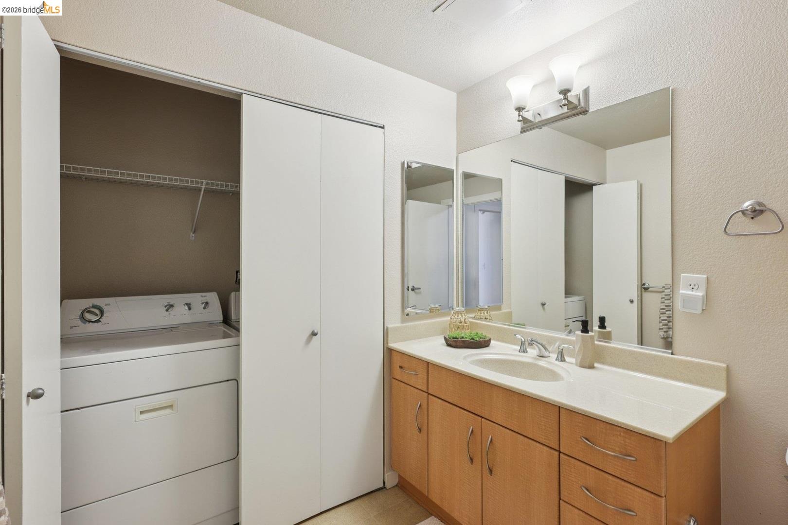 Detail Gallery Image 19 of 32 For 1511 Jefferson St Unit Th11,  Oakland,  CA 94612 - 2 Beds | 2/1 Baths