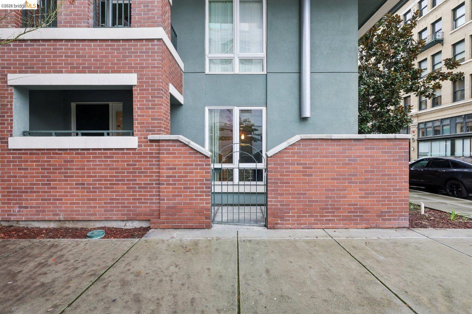 Detail Gallery Image 4 of 32 For 1511 Jefferson St Unit Th11,  Oakland,  CA 94612 - 2 Beds | 2/1 Baths