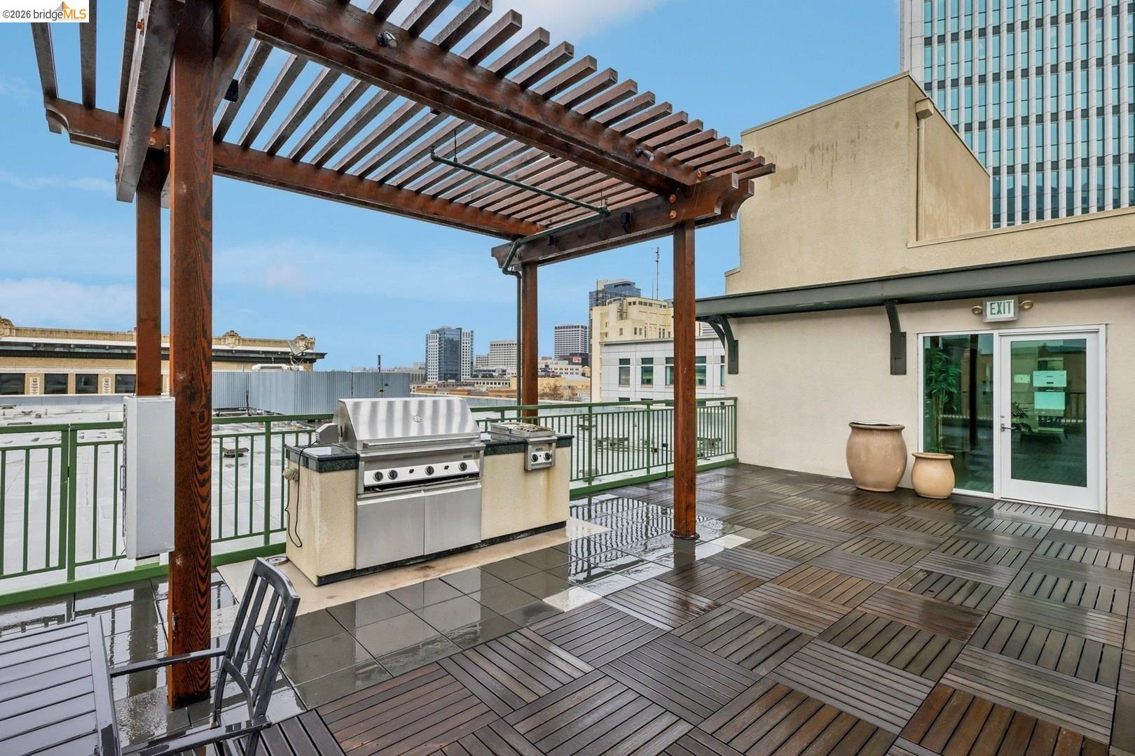 Detail Gallery Image 30 of 32 For 1511 Jefferson St Unit Th11,  Oakland,  CA 94612 - 2 Beds | 2/1 Baths