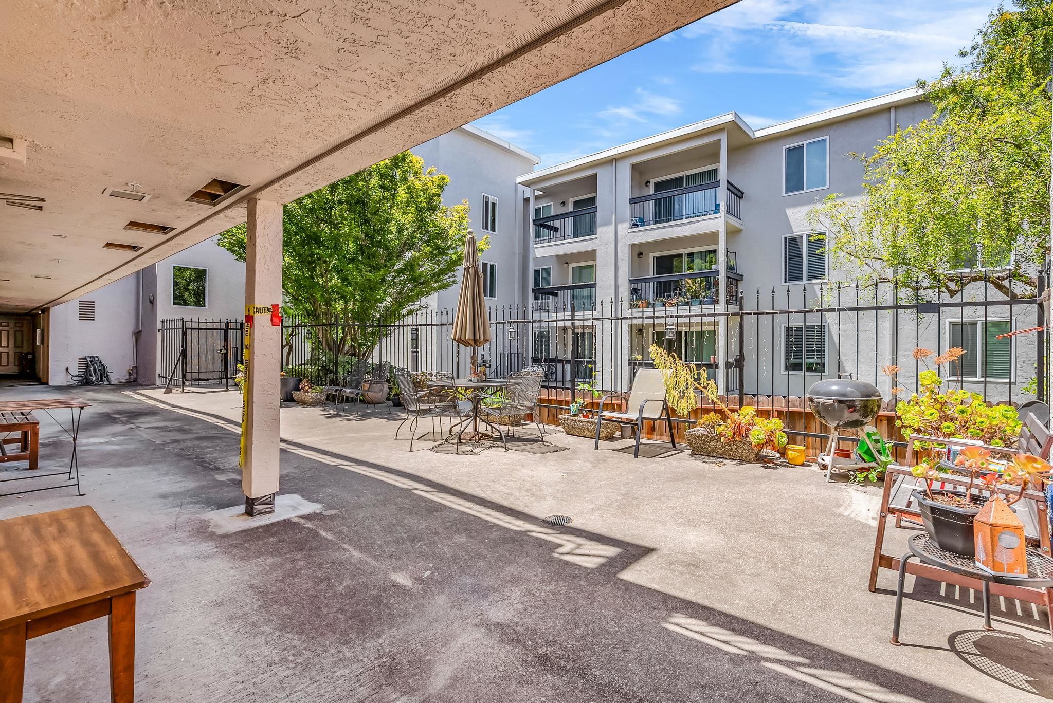 Detail Gallery Image 24 of 27 For 417 Evelyn Ave #205,  Albany,  CA 94706 - 1 Beds | 1 Baths