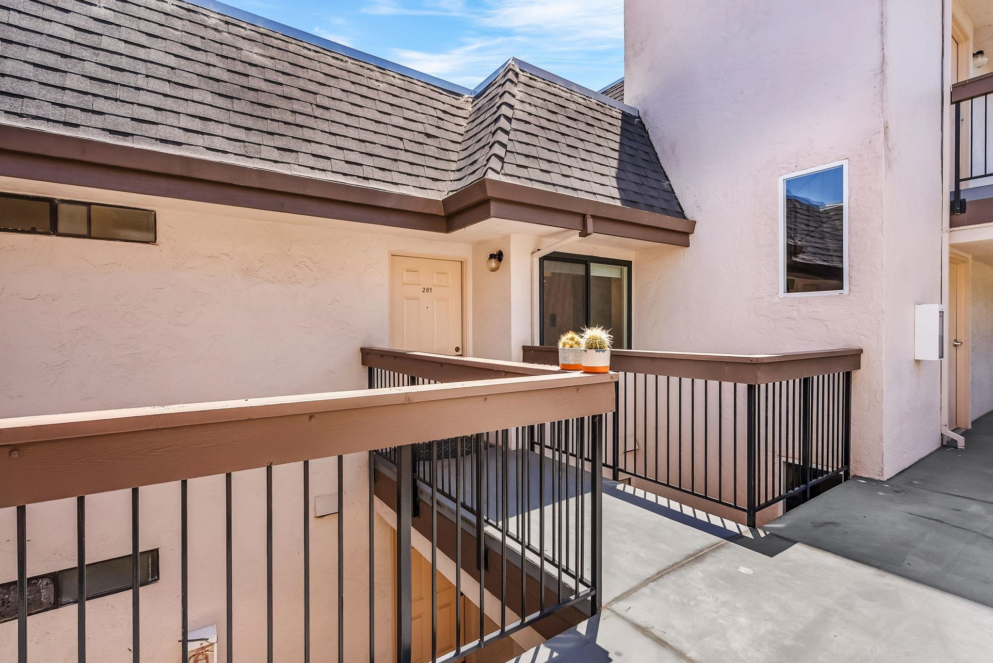 Detail Gallery Image 5 of 27 For 417 Evelyn Ave #205,  Albany,  CA 94706 - 1 Beds | 1 Baths