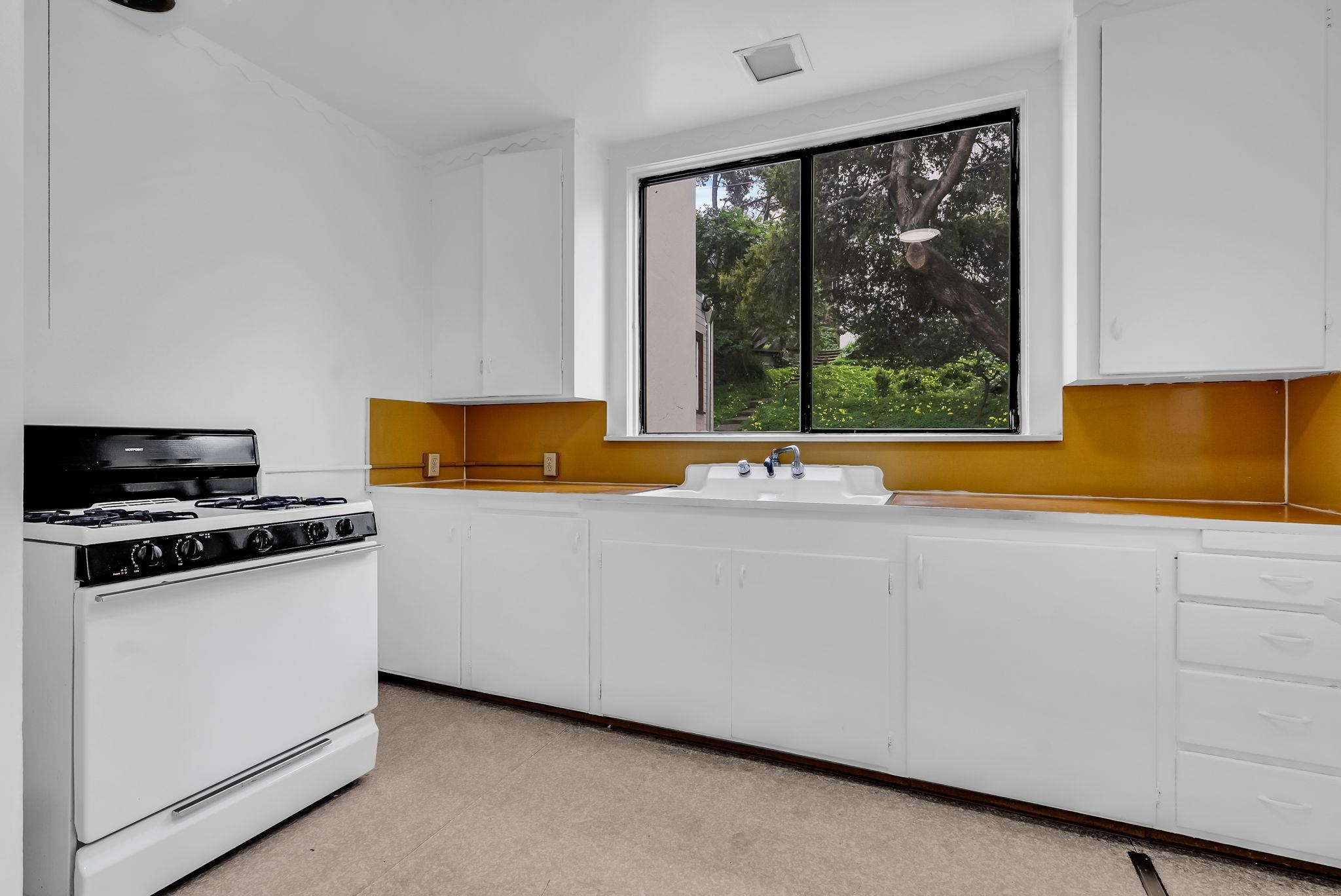 Detail Gallery Image 38 of 60 For 2340 Virginia St, Berkeley,  CA 94709 - 5 Beds | 3 Baths