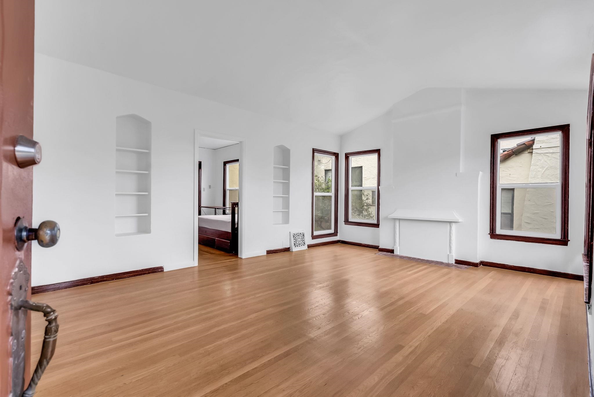 Detail Gallery Image 9 of 60 For 2340 Virginia St, Berkeley,  CA 94709 - 5 Beds | 3 Baths