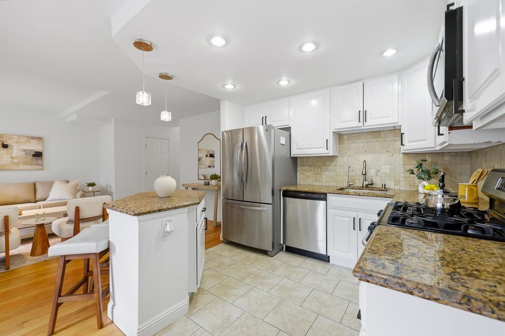 Detail Gallery Image 14 of 42 For 51 Sea Crest Ter, Fremont,  CA 94536 - 3 Beds | 2/1 Baths