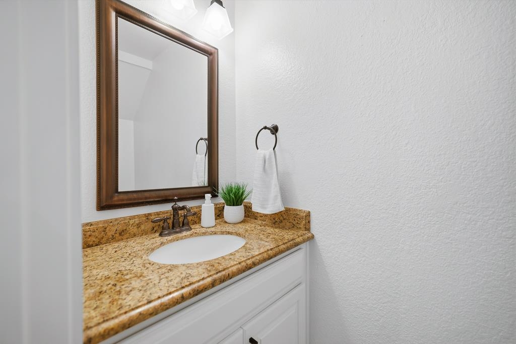 Detail Gallery Image 17 of 42 For 51 Sea Crest Ter, Fremont,  CA 94536 - 3 Beds | 2/1 Baths