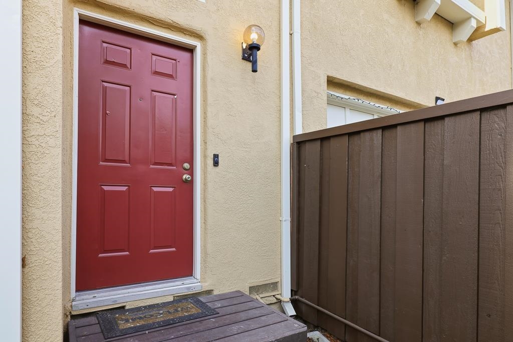 Detail Gallery Image 4 of 42 For 51 Sea Crest Ter, Fremont,  CA 94536 - 3 Beds | 2/1 Baths