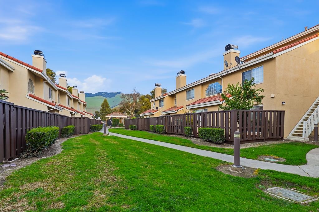 Detail Gallery Image 39 of 42 For 51 Sea Crest Ter, Fremont,  CA 94536 - 3 Beds | 2/1 Baths