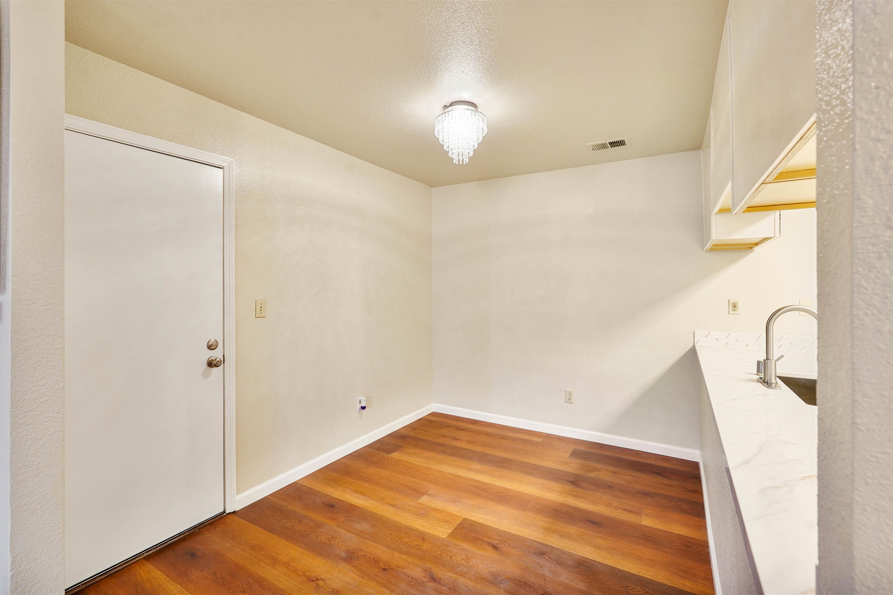 Detail Gallery Image 11 of 45 For 7 Town Square Pl, Oakland,  CA 94603 - 3 Beds | 2 Baths