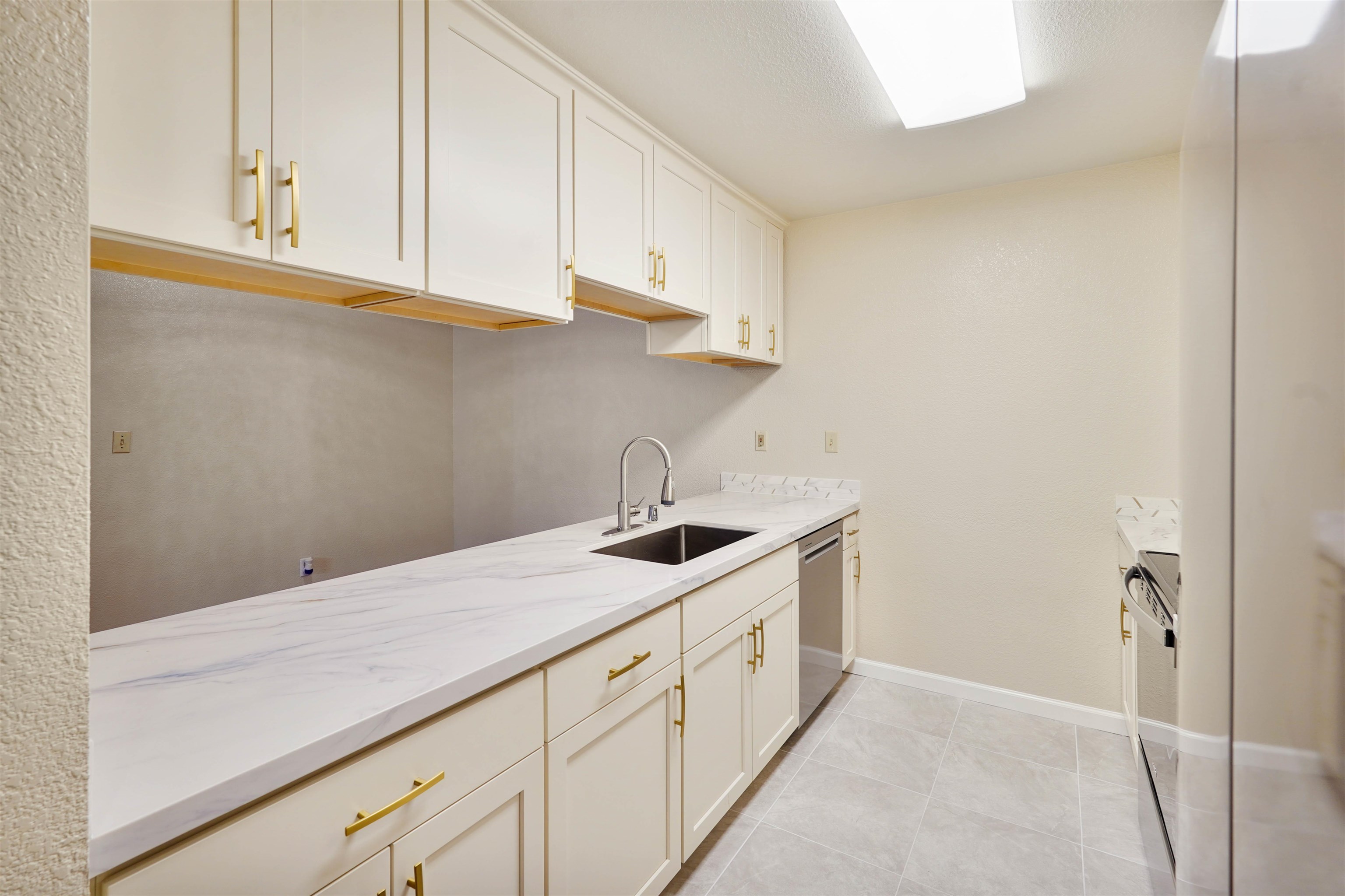 Detail Gallery Image 17 of 45 For 7 Town Square Pl, Oakland,  CA 94603 - 3 Beds | 2 Baths
