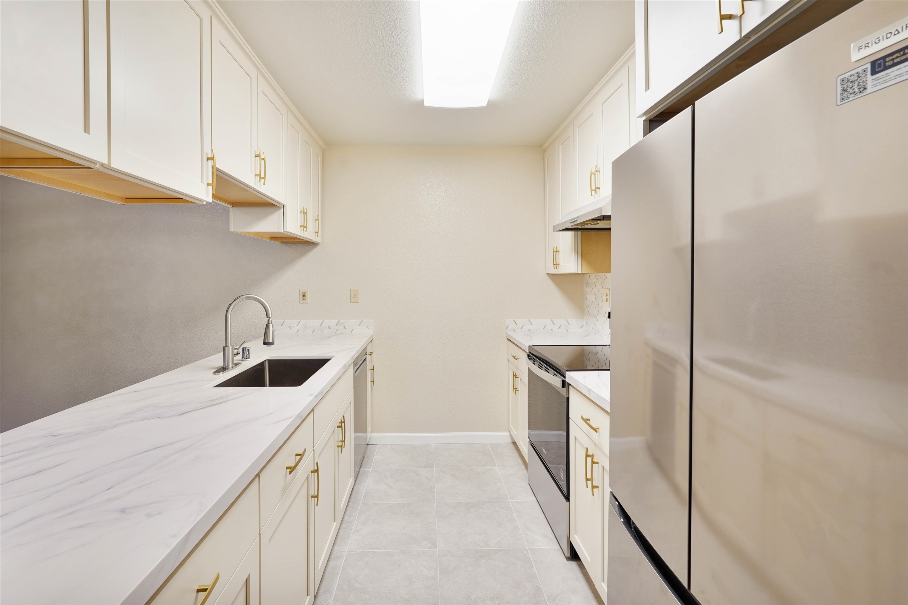 Detail Gallery Image 18 of 45 For 7 Town Square Pl, Oakland,  CA 94603 - 3 Beds | 2 Baths