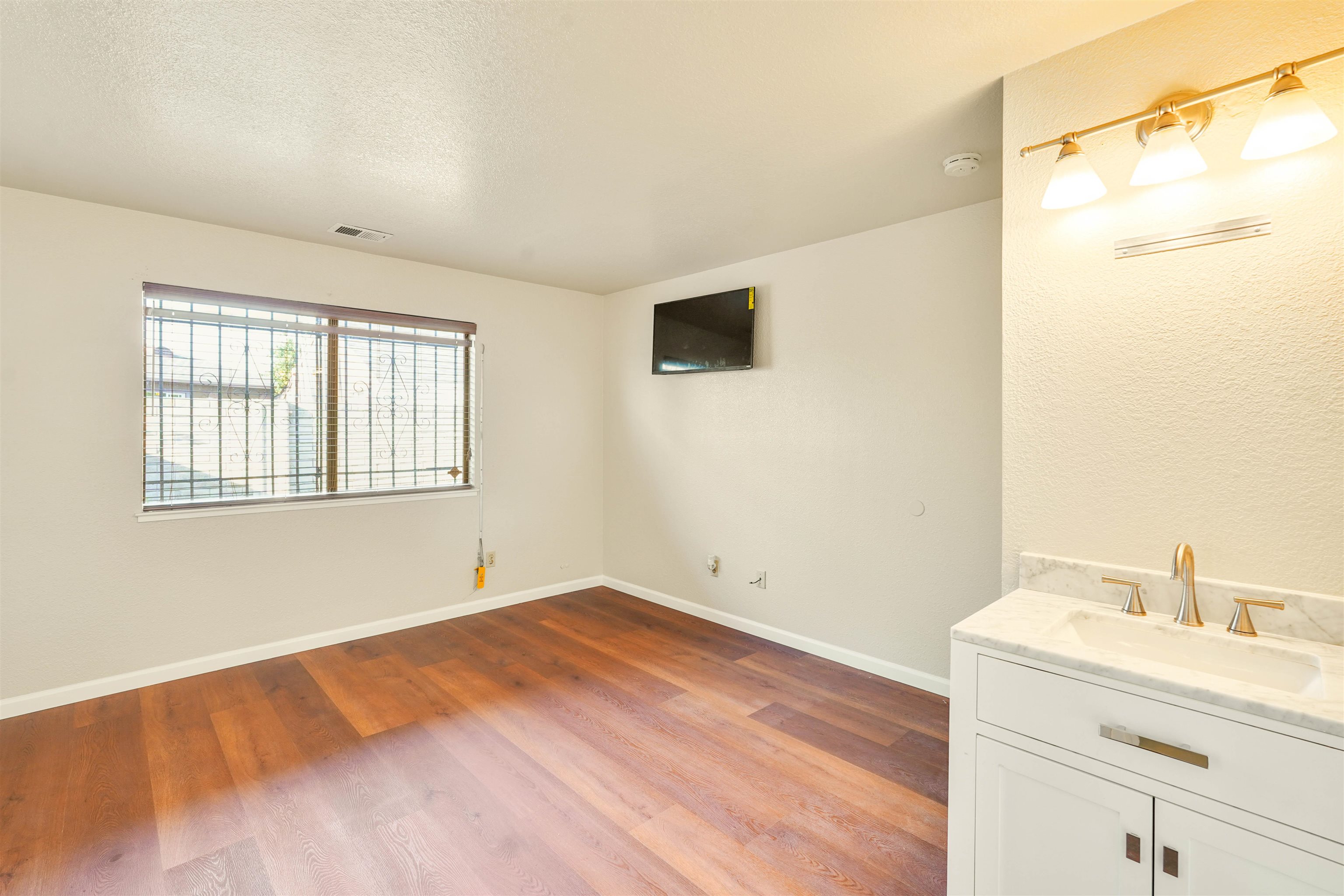 Detail Gallery Image 25 of 45 For 7 Town Square Pl, Oakland,  CA 94603 - 3 Beds | 2 Baths