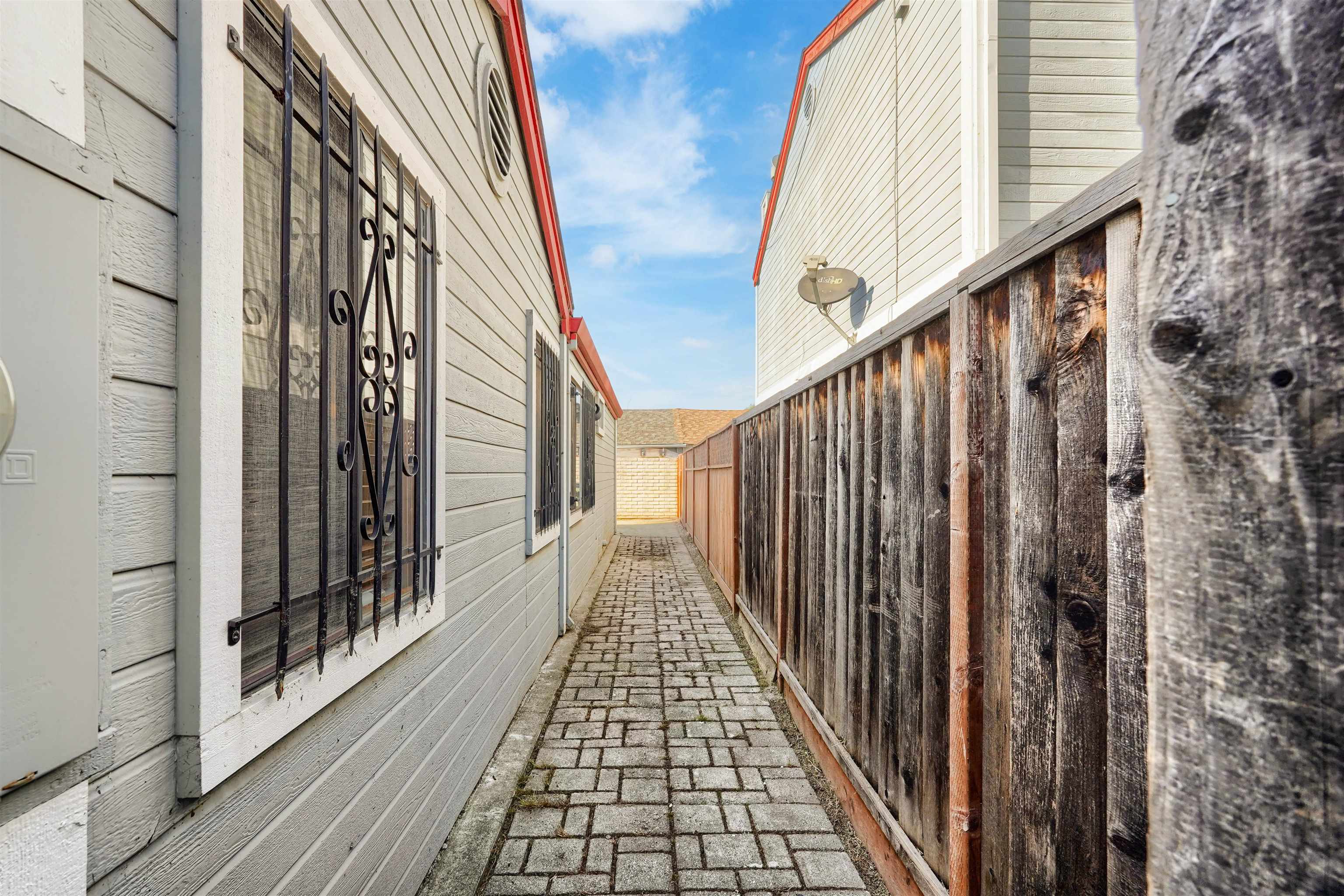 Detail Gallery Image 40 of 45 For 7 Town Square Pl, Oakland,  CA 94603 - 3 Beds | 2 Baths