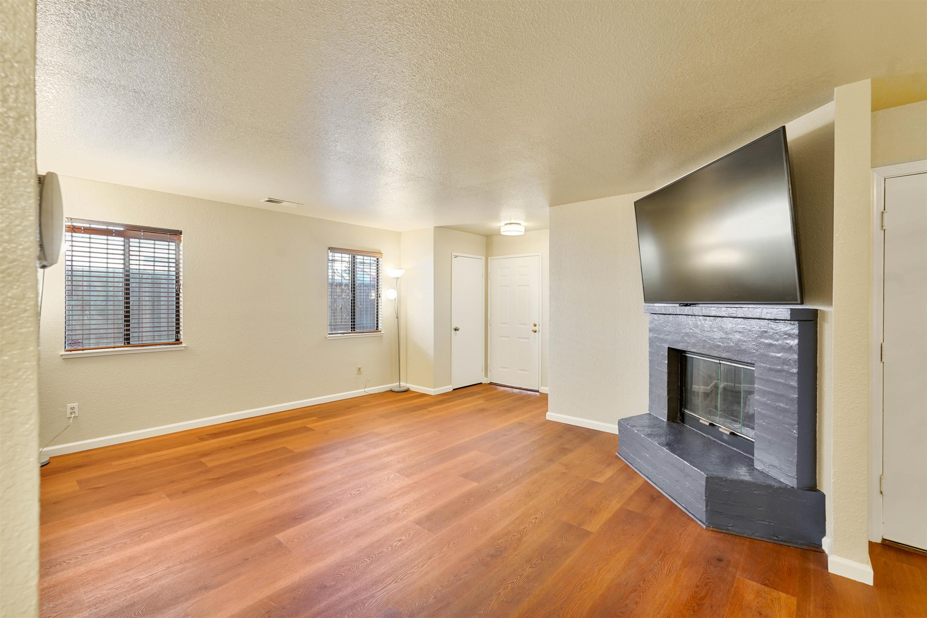 Detail Gallery Image 9 of 45 For 7 Town Square Pl, Oakland,  CA 94603 - 3 Beds | 2 Baths