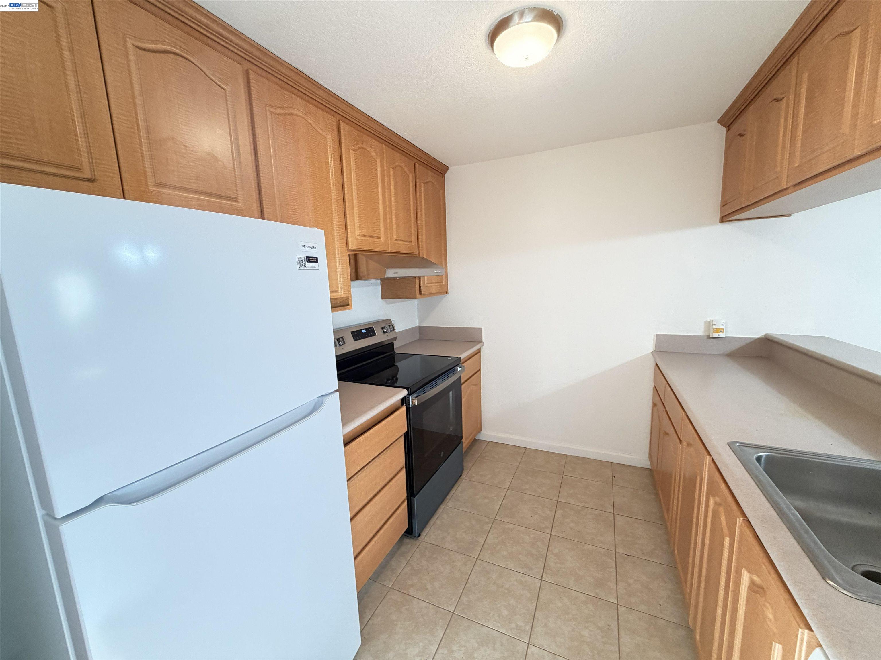 Detail Gallery Image 2 of 23 For 1391 Monument Blvd #5,  Concord,  CA 94520 - 2 Beds | 1/1 Baths