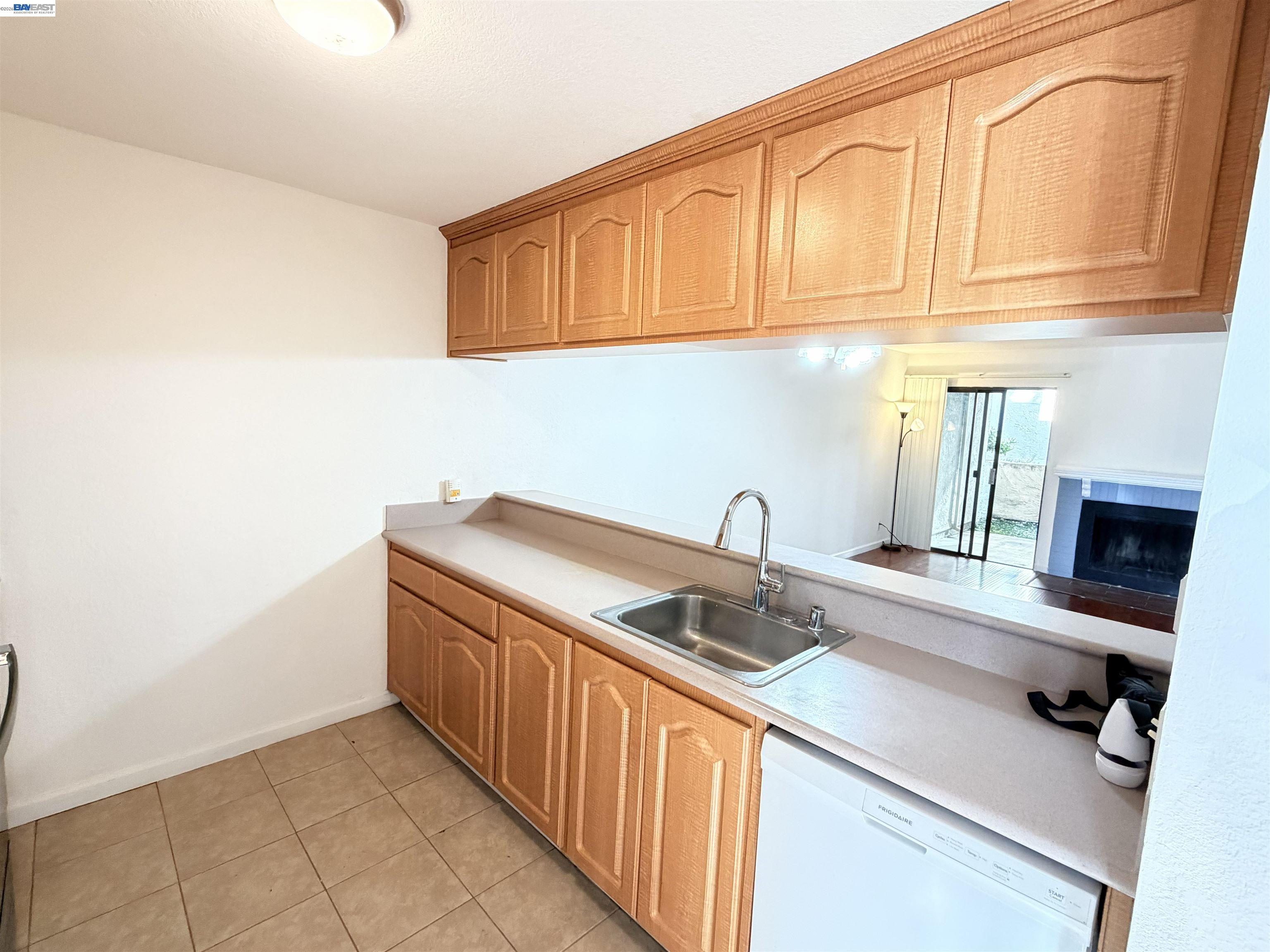 Detail Gallery Image 13 of 23 For 1391 Monument Blvd #5,  Concord,  CA 94520 - 2 Beds | 1/1 Baths