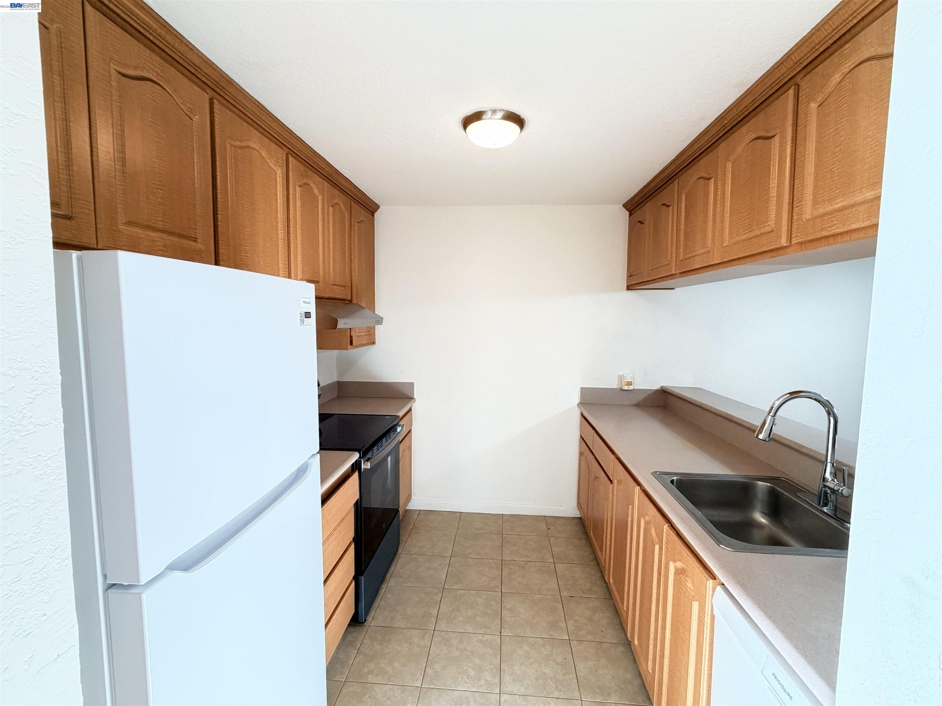 Detail Gallery Image 5 of 23 For 1391 Monument Blvd #5,  Concord,  CA 94520 - 2 Beds | 1/1 Baths
