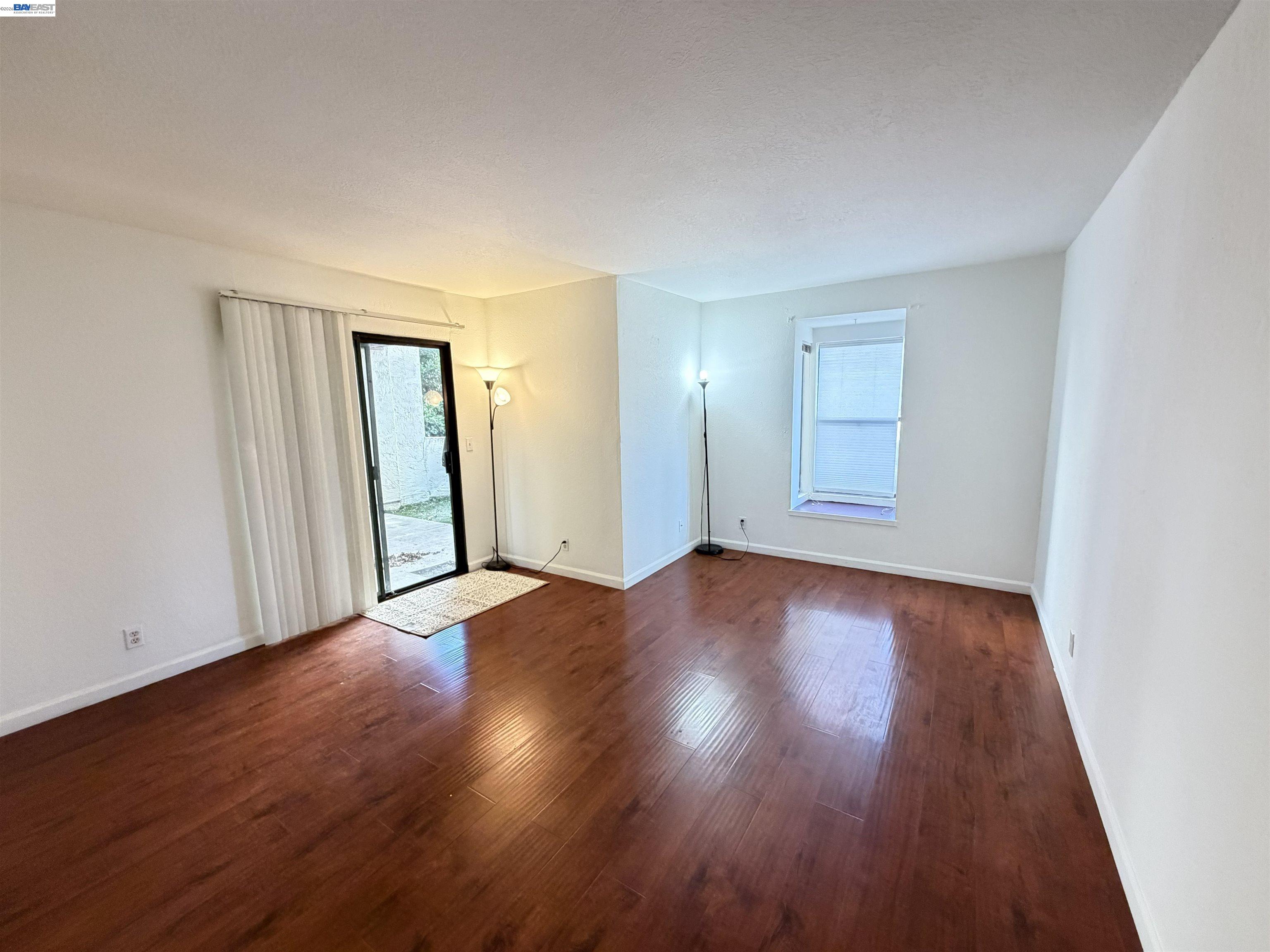 Detail Gallery Image 6 of 23 For 1391 Monument Blvd #5,  Concord,  CA 94520 - 2 Beds | 1/1 Baths