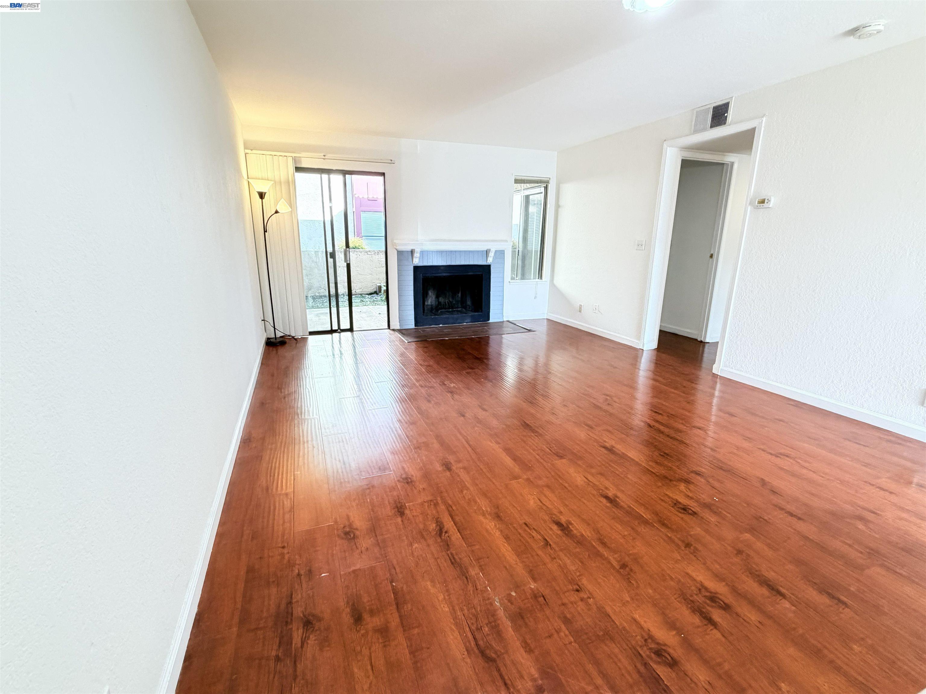 Detail Gallery Image 7 of 23 For 1391 Monument Blvd #5,  Concord,  CA 94520 - 2 Beds | 1/1 Baths