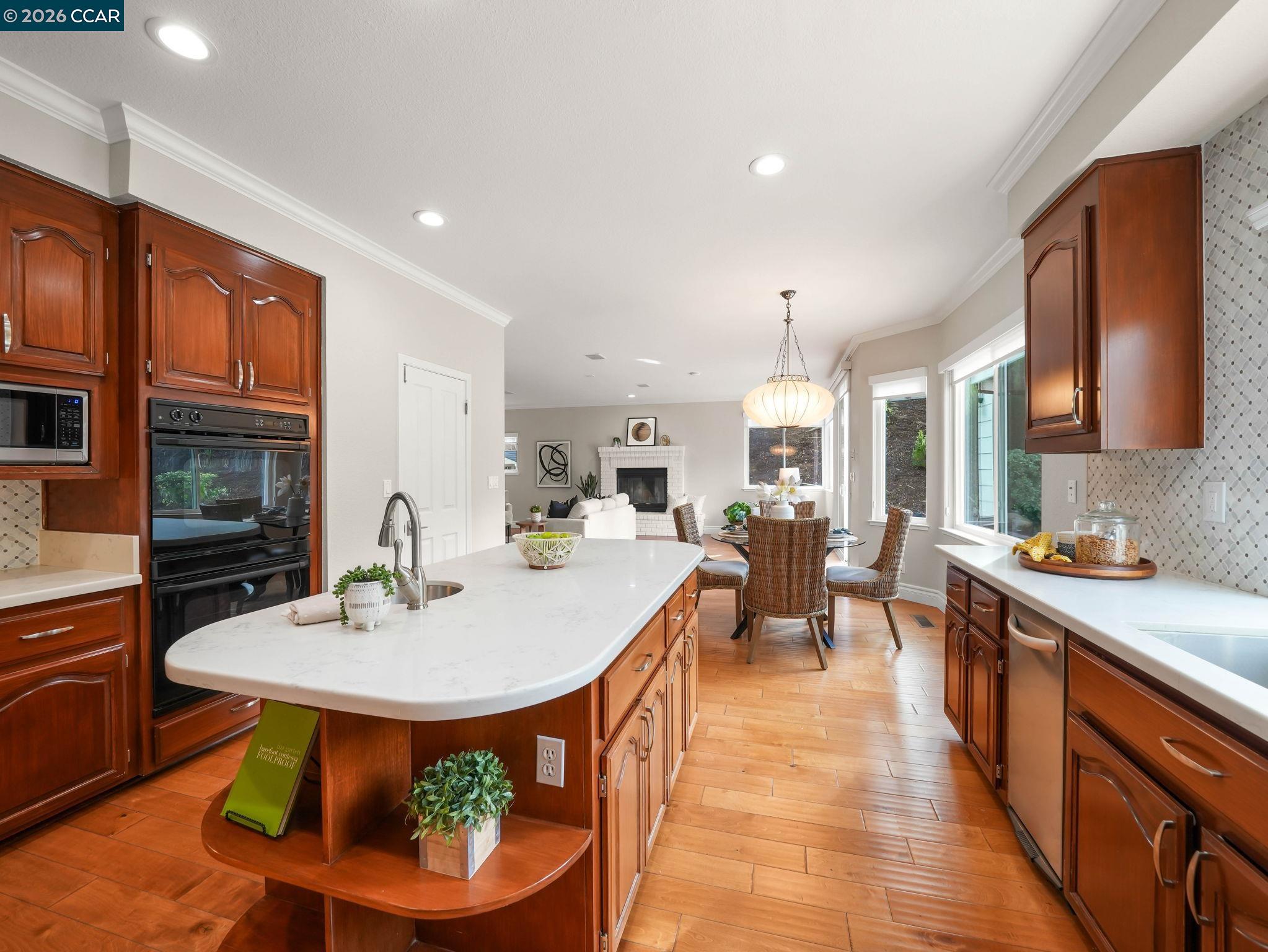 Detail Gallery Image 19 of 52 For 376 Blue Oak Ln, Clayton,  CA 94517 - 5 Beds | 3 Baths