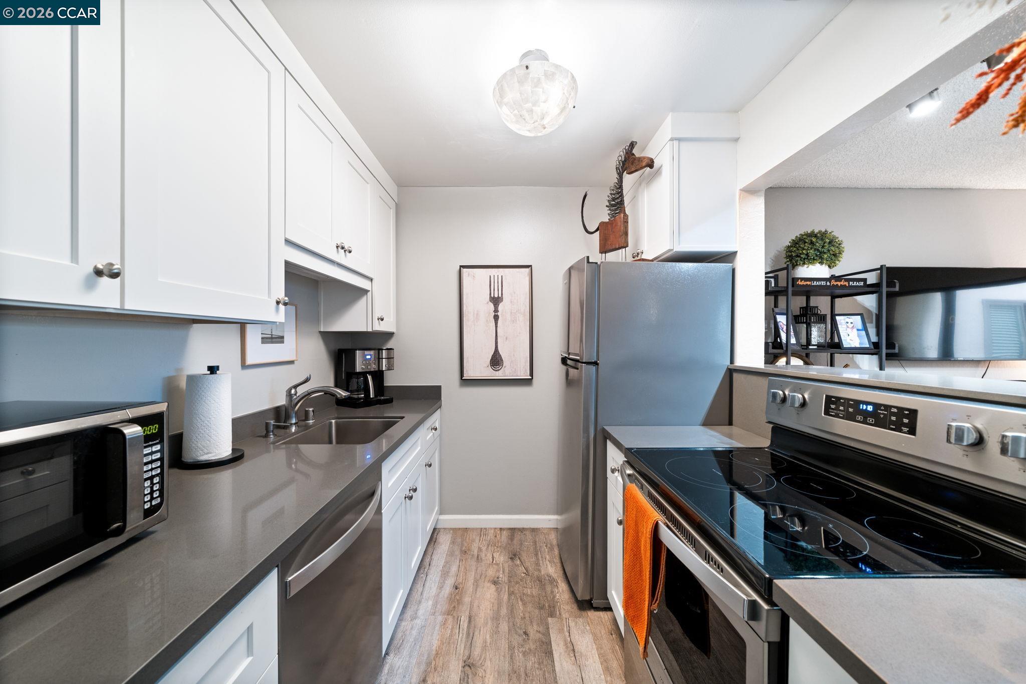 Front Image Thumbnail for CC41120196