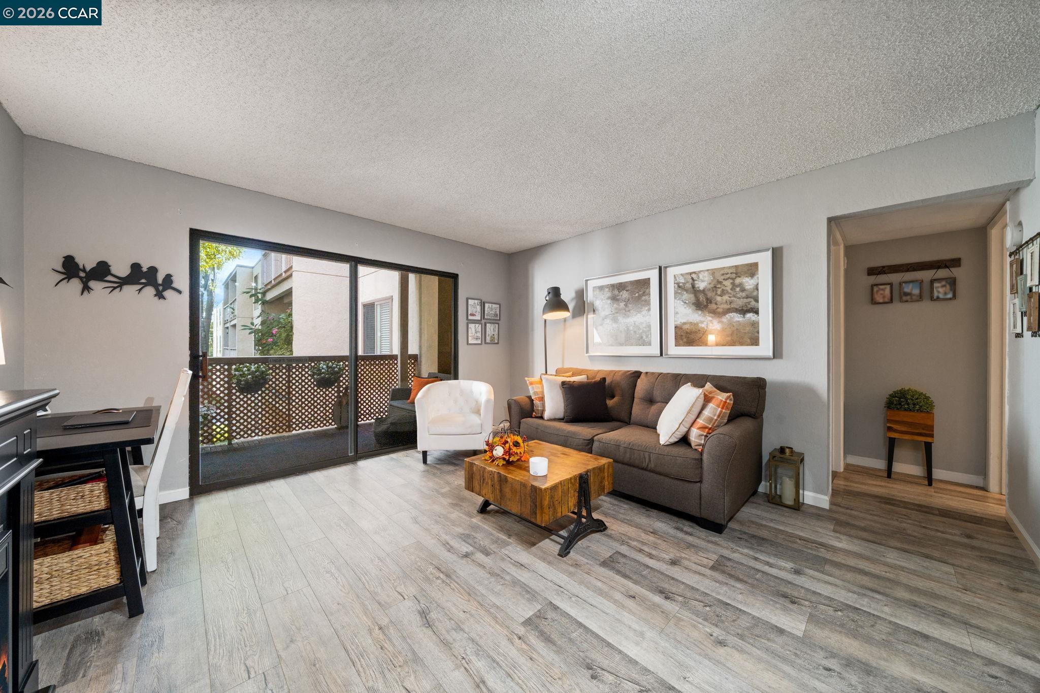 Detail Gallery Image 2 of 24 For 320 N Civic Drive #407,  Walnut Creek,  CA 94596 - 1 Beds | 1 Baths