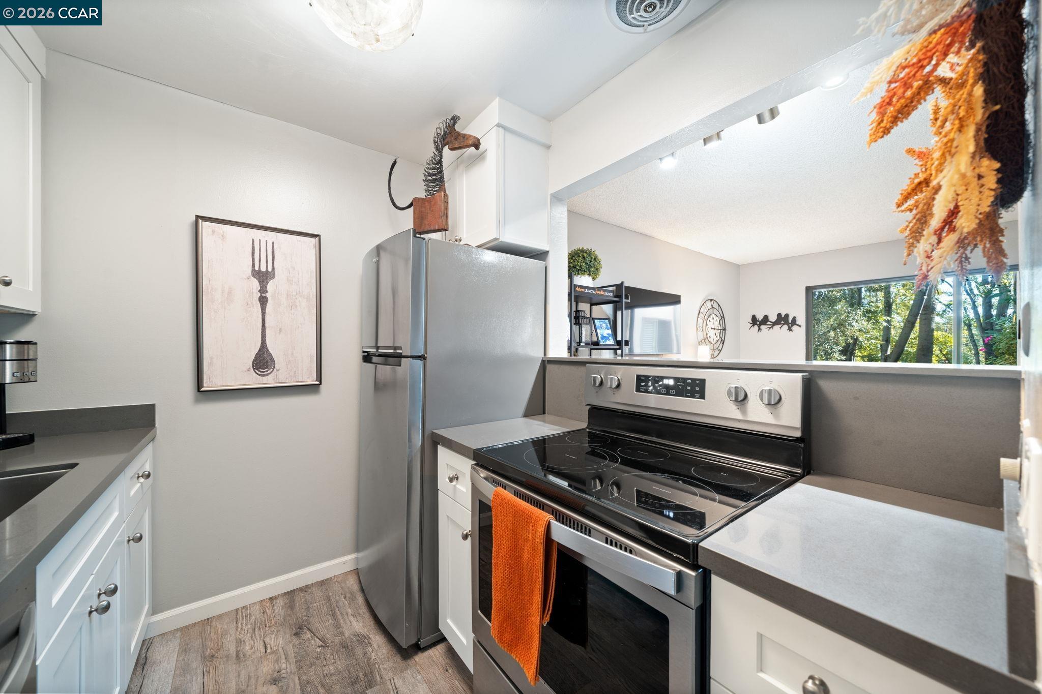 Detail Gallery Image 4 of 24 For 320 N Civic Drive #407,  Walnut Creek,  CA 94596 - 1 Beds | 1 Baths