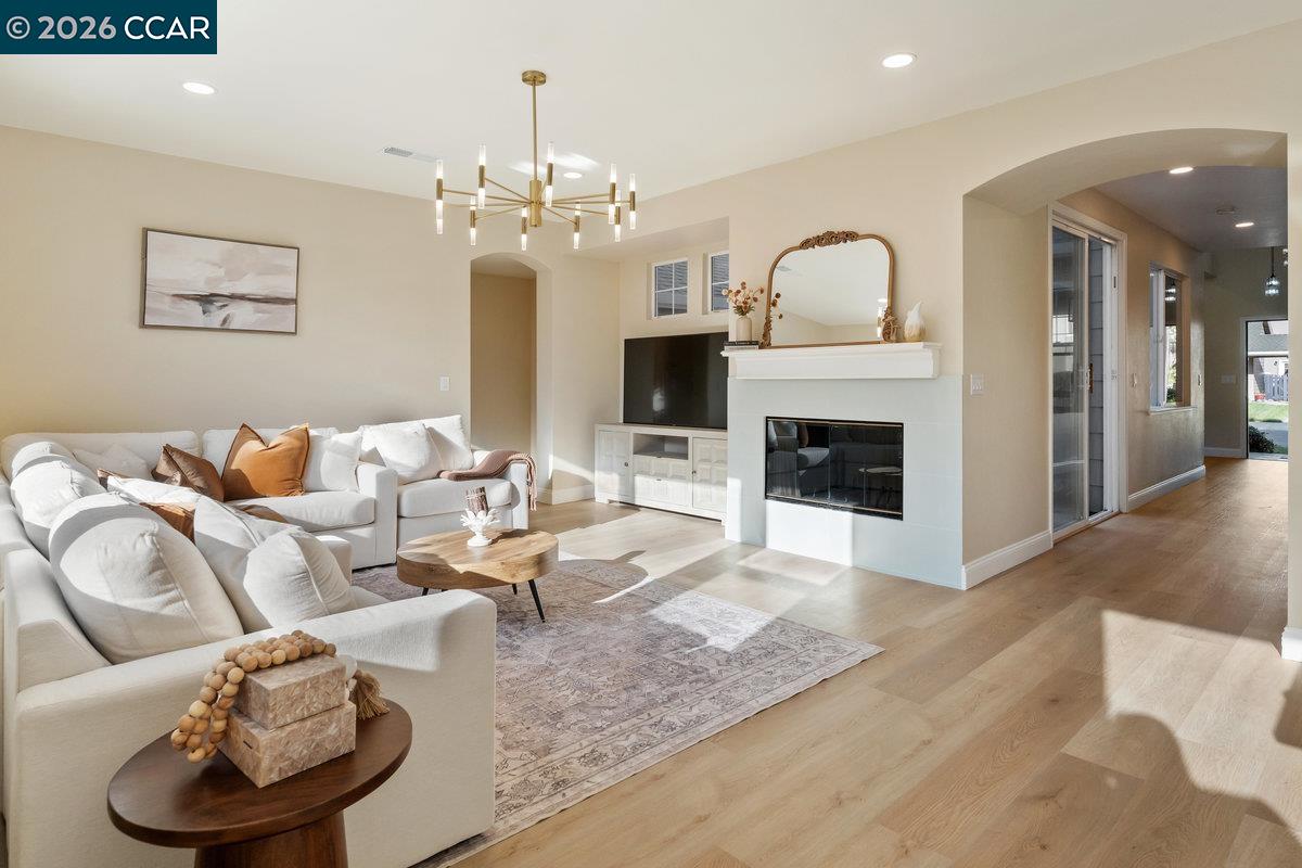 Detail Gallery Image 4 of 52 For 1677 Green Springs Ct, Tracy,  CA 95377 - 5 Beds | 4 Baths