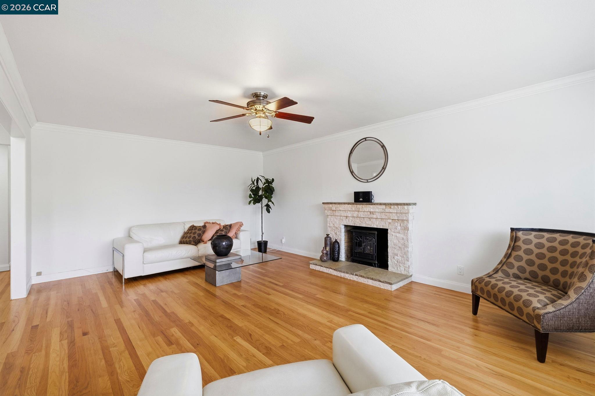 Detail Gallery Image 2 of 29 For 1760 Elmhurst Ln, Concord,  CA 94521 - 4 Beds | 2 Baths