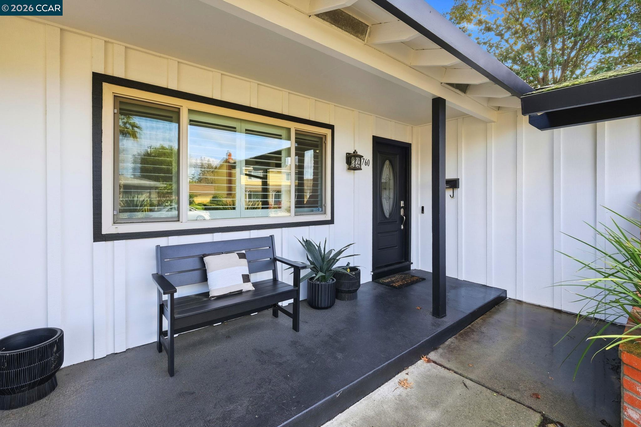 Detail Gallery Image 4 of 29 For 1760 Elmhurst Ln, Concord,  CA 94521 - 4 Beds | 2 Baths