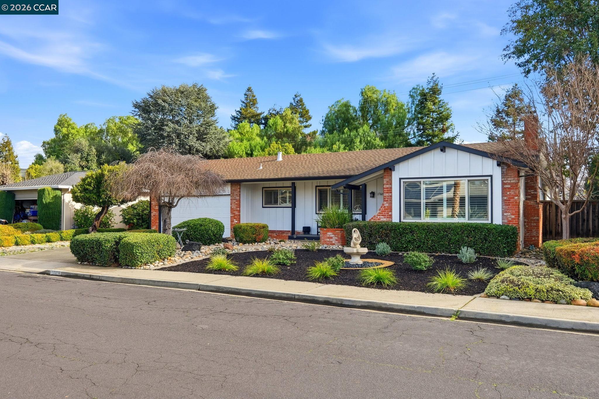 Detail Gallery Image 9 of 29 For 1760 Elmhurst Ln, Concord,  CA 94521 - 4 Beds | 2 Baths