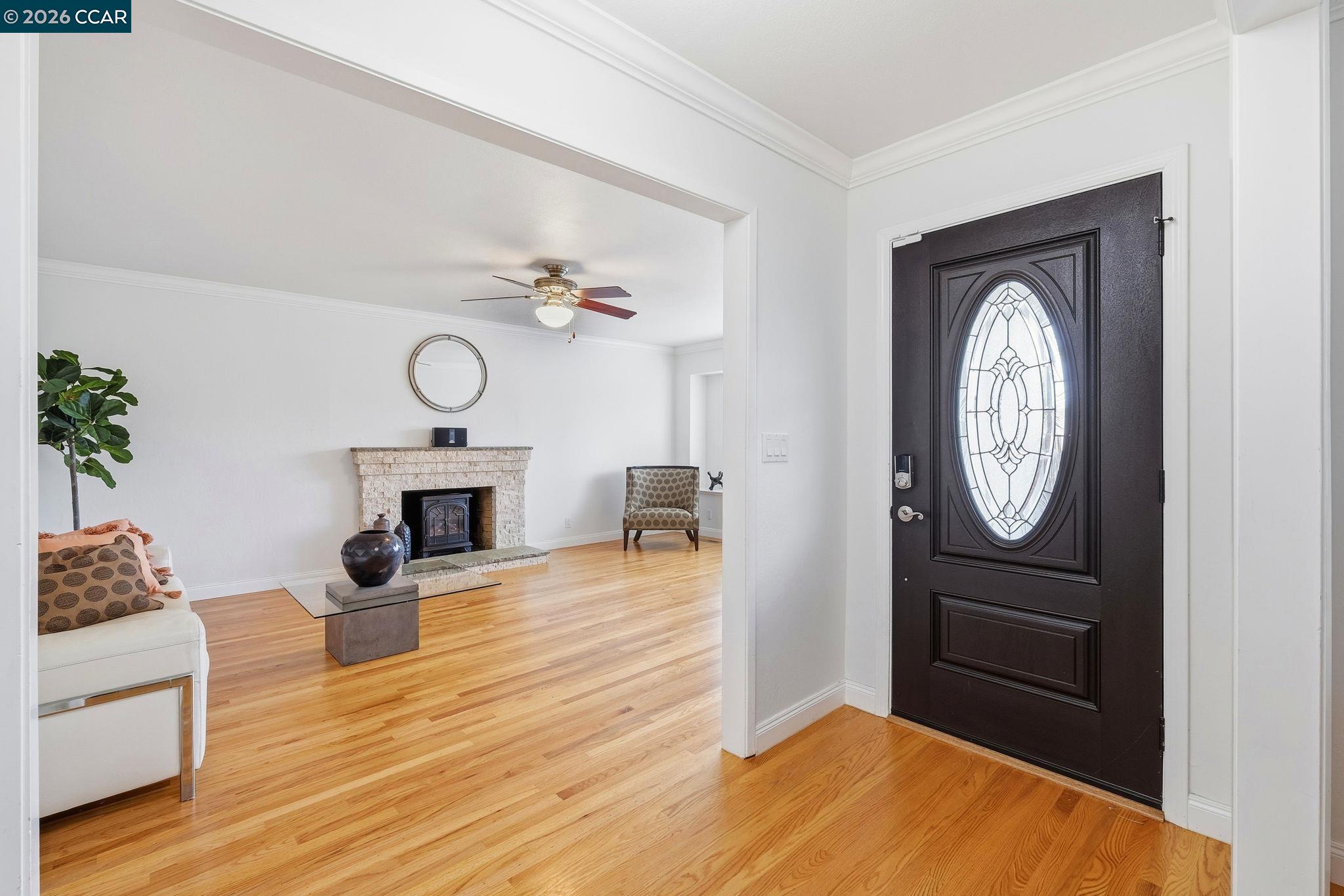 Detail Gallery Image 10 of 29 For 1760 Elmhurst Ln, Concord,  CA 94521 - 4 Beds | 2 Baths