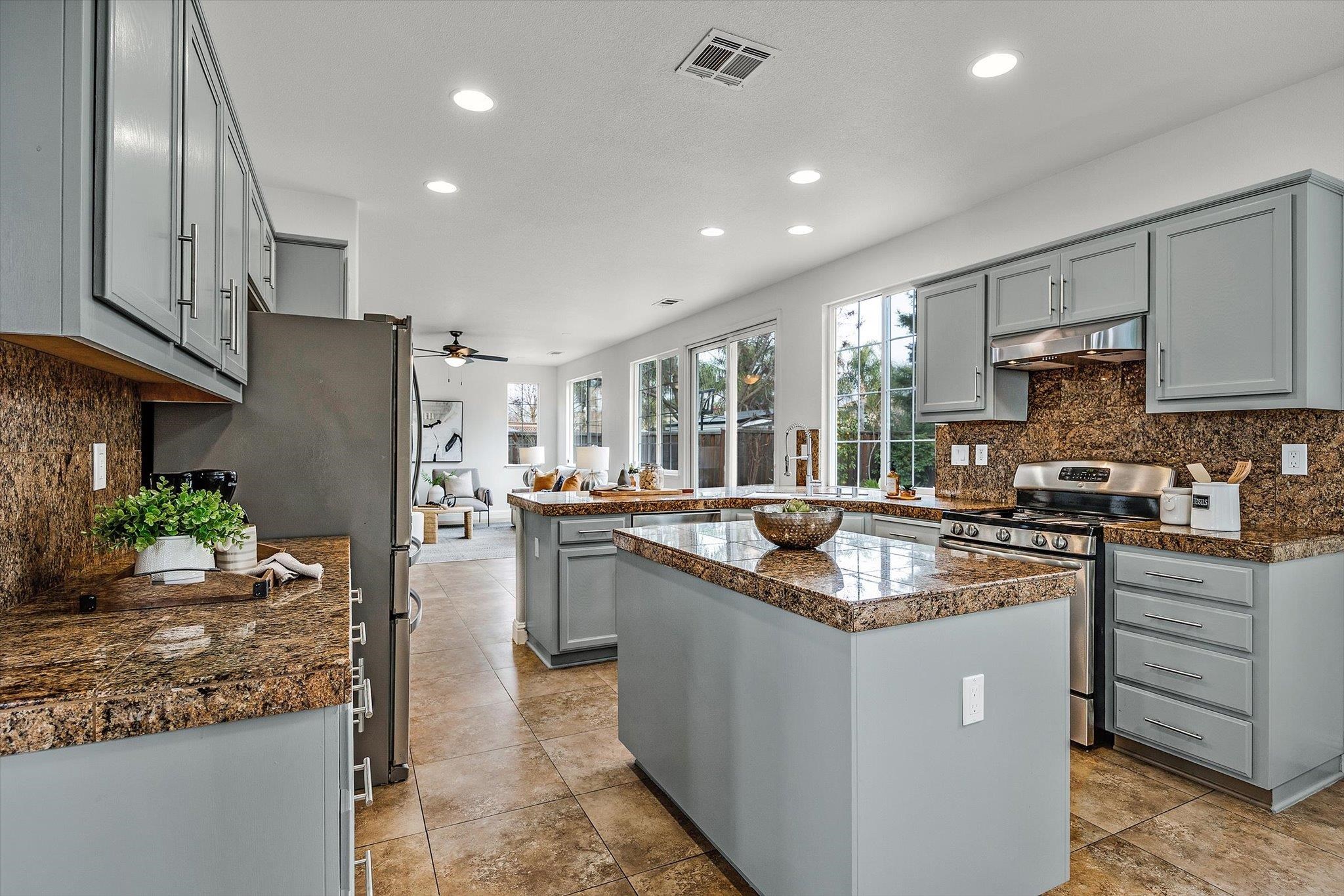 Detail Gallery Image 11 of 59 For 4726 Dandelion Loop, Tracy,  CA 95377 - 4 Beds | 2/1 Baths