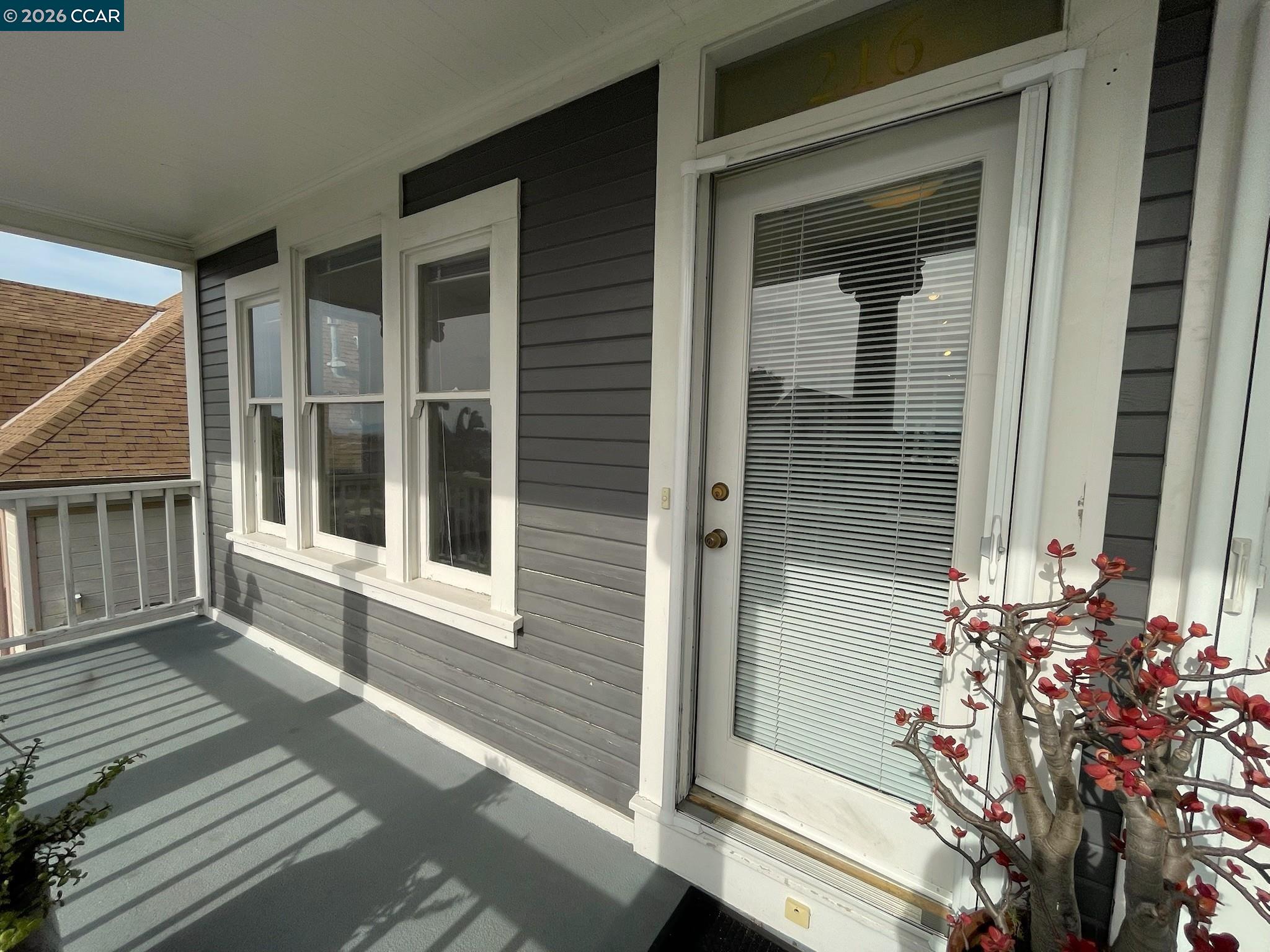 Detail Gallery Image 2 of 25 For 216 Kentucky St, Vallejo,  CA 94590 - 2 Beds | 1 Baths