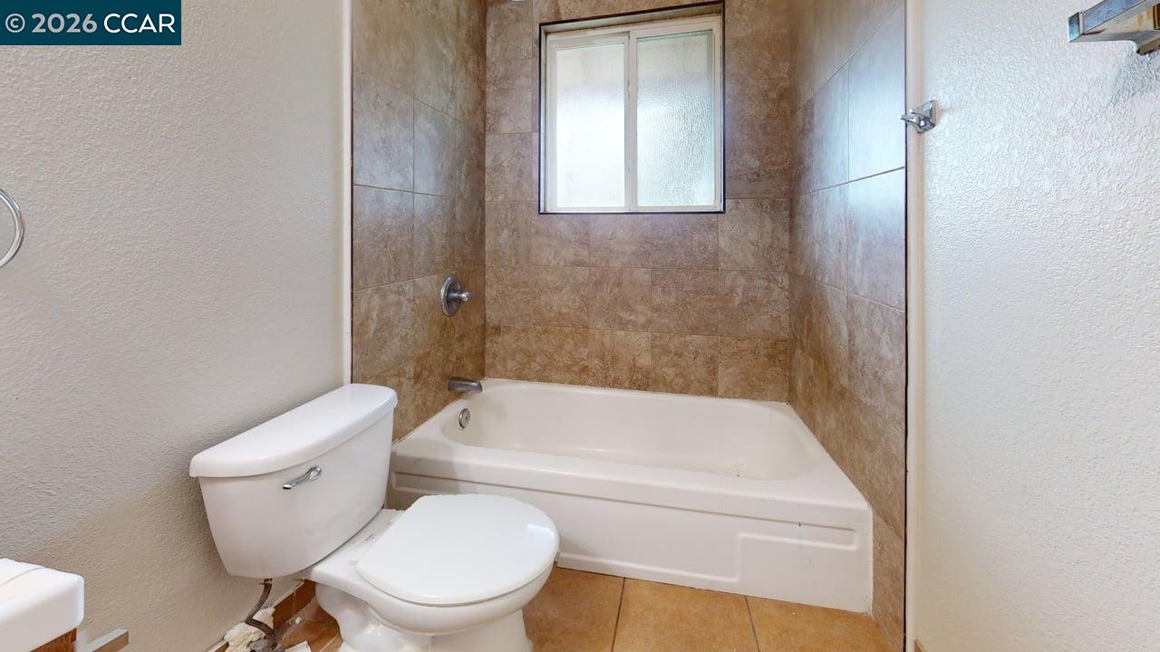 Detail Gallery Image 10 of 10 For 1015 Tenaya Ct, Manteca,  CA 95337 - 4 Beds | 3 Baths