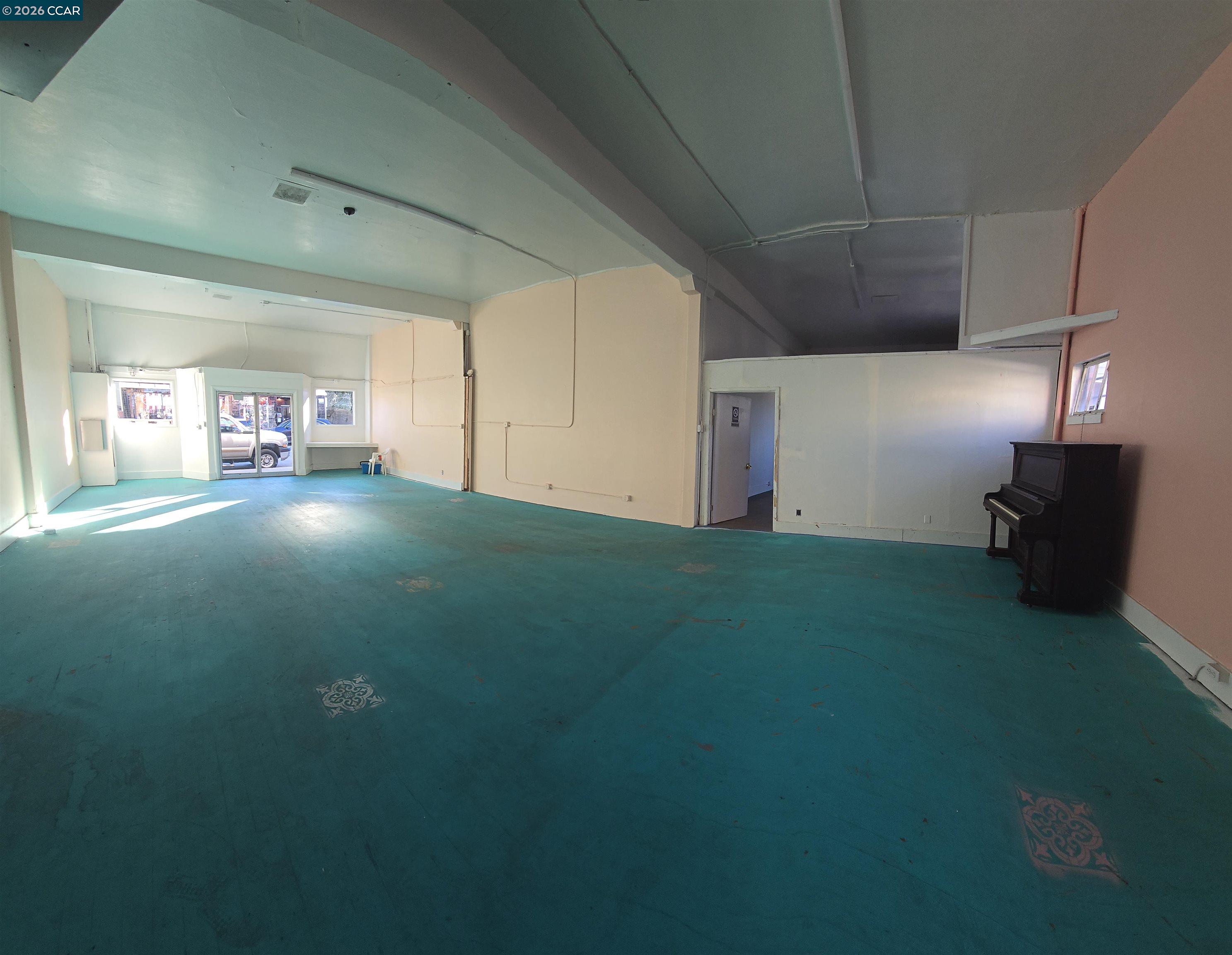 Detail Gallery Image 4 of 11 For 1326 Pomona St, Crockett,  CA 94525 - – Beds | – Baths