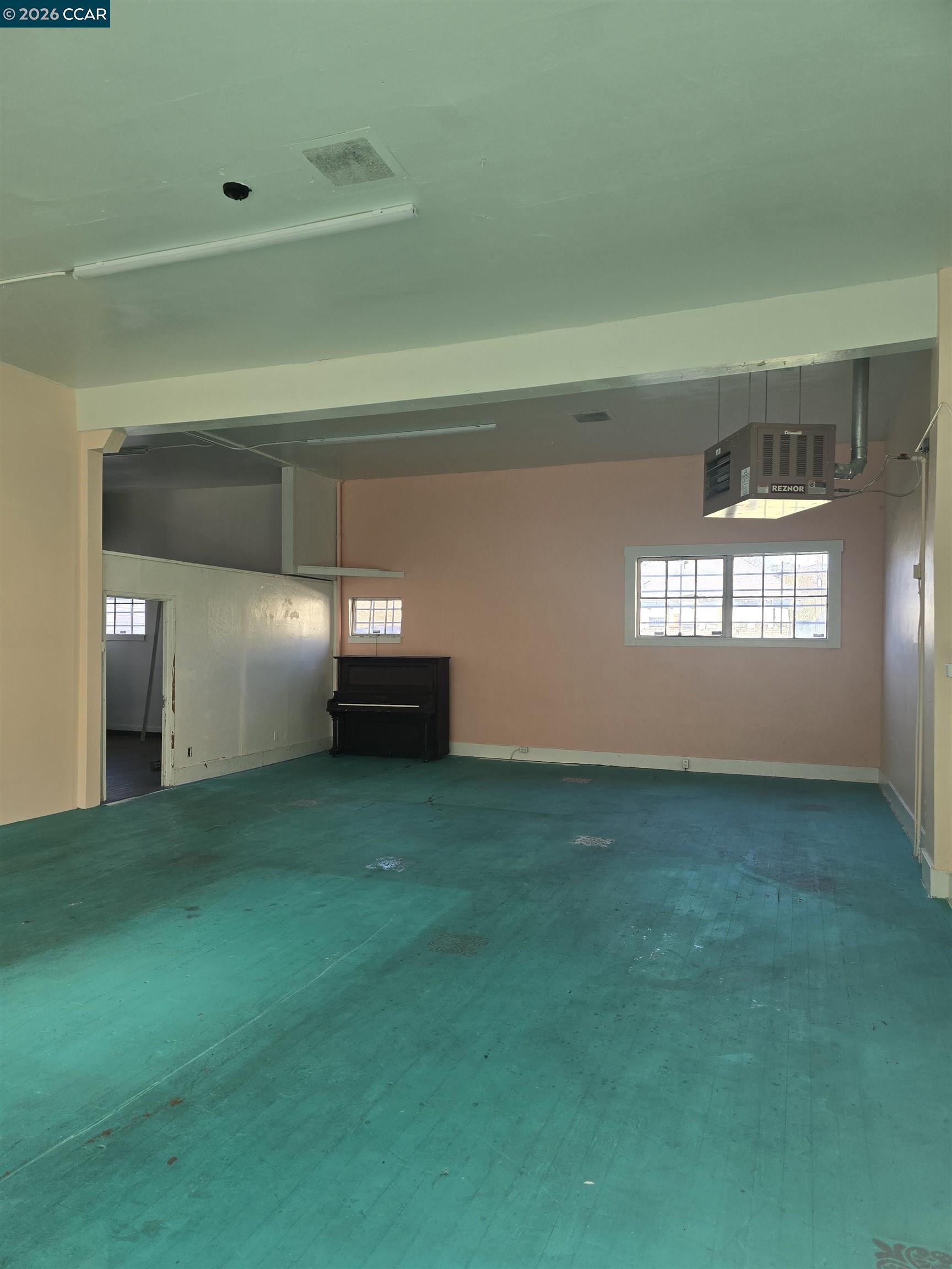 Detail Gallery Image 5 of 11 For 1326 Pomona St, Crockett,  CA 94525 - – Beds | – Baths